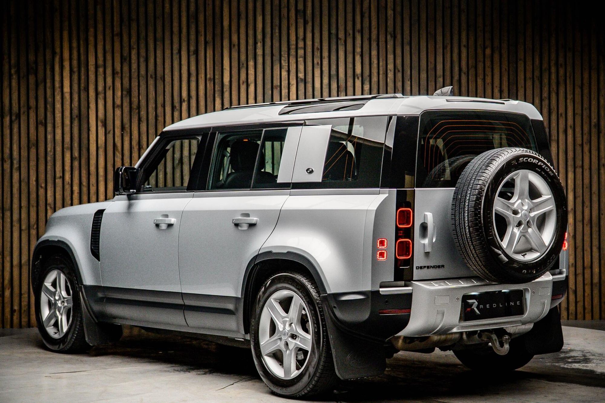 LAND ROVER DEFENDER DIESEL ESTATE 3.0 D200 SE 110 5dr Auto for sale UK - Slide 3