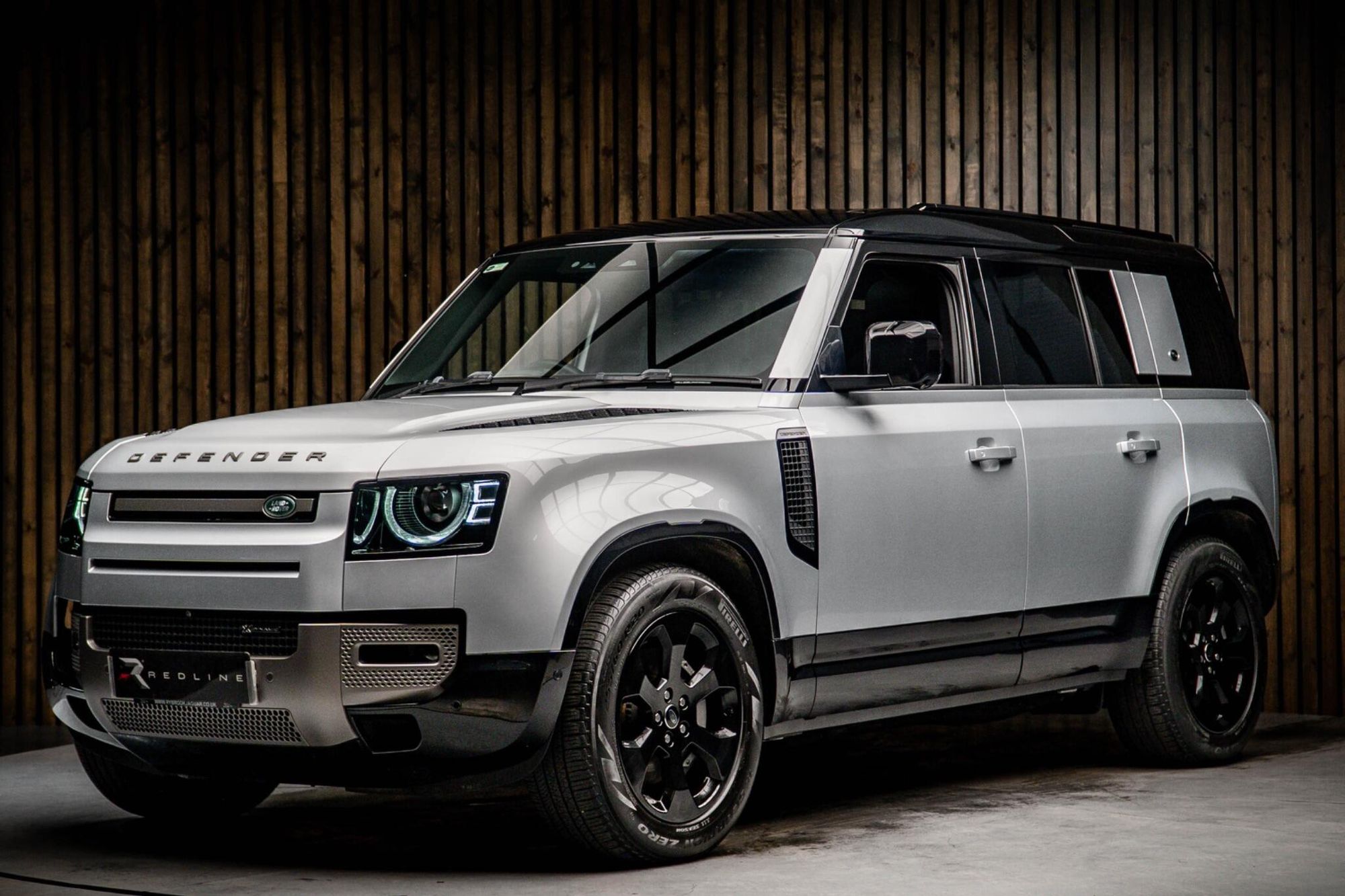 LAND ROVER DEFENDER DIESEL ESTATE 3.0 D250 X-Dynamic HSE 110 5dr Auto for sale UK - Slide 8