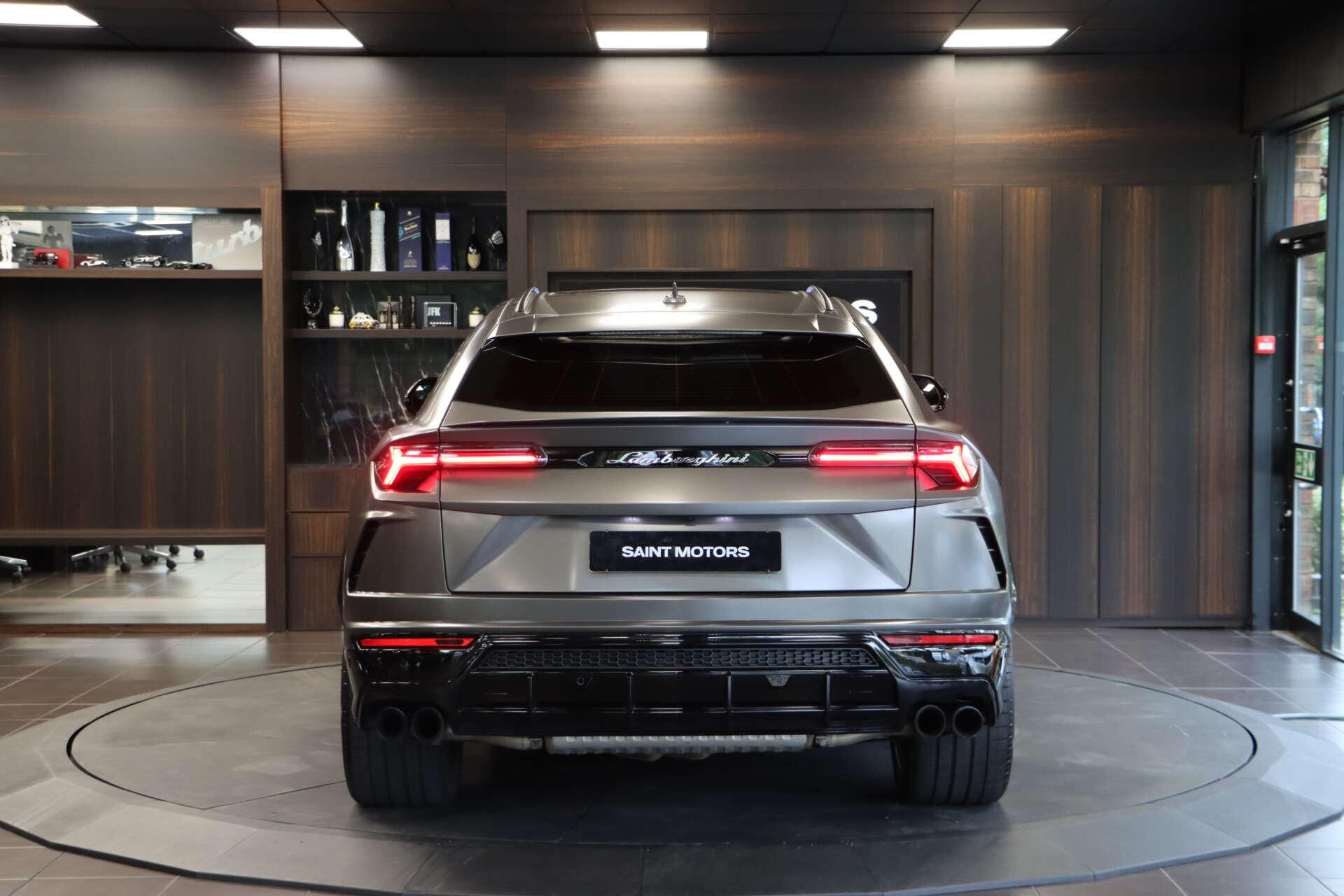 LAMBORGHINI URUS ESTATE 4.0T FSI V8 5dr Auto for sale UK - Slide 3