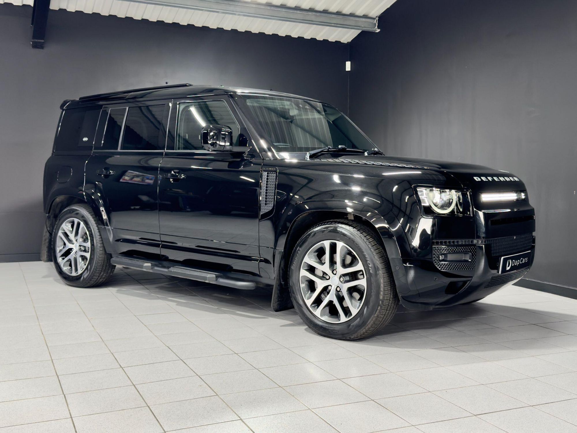 LAND ROVER DEFENDER ESTATE SPECIAL EDITIONS 2.0 P400e XS Edition 110 5dr Auto for sale UK - Slide 7