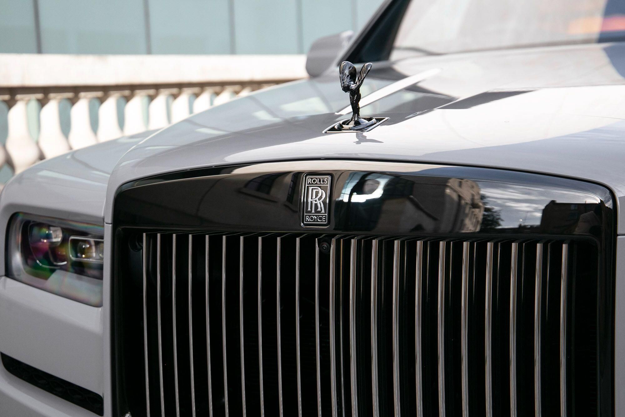 ROLLS-ROYCE CULLINAN ESTATE Black Badge 5dr Auto for sale UK - Slide 3
