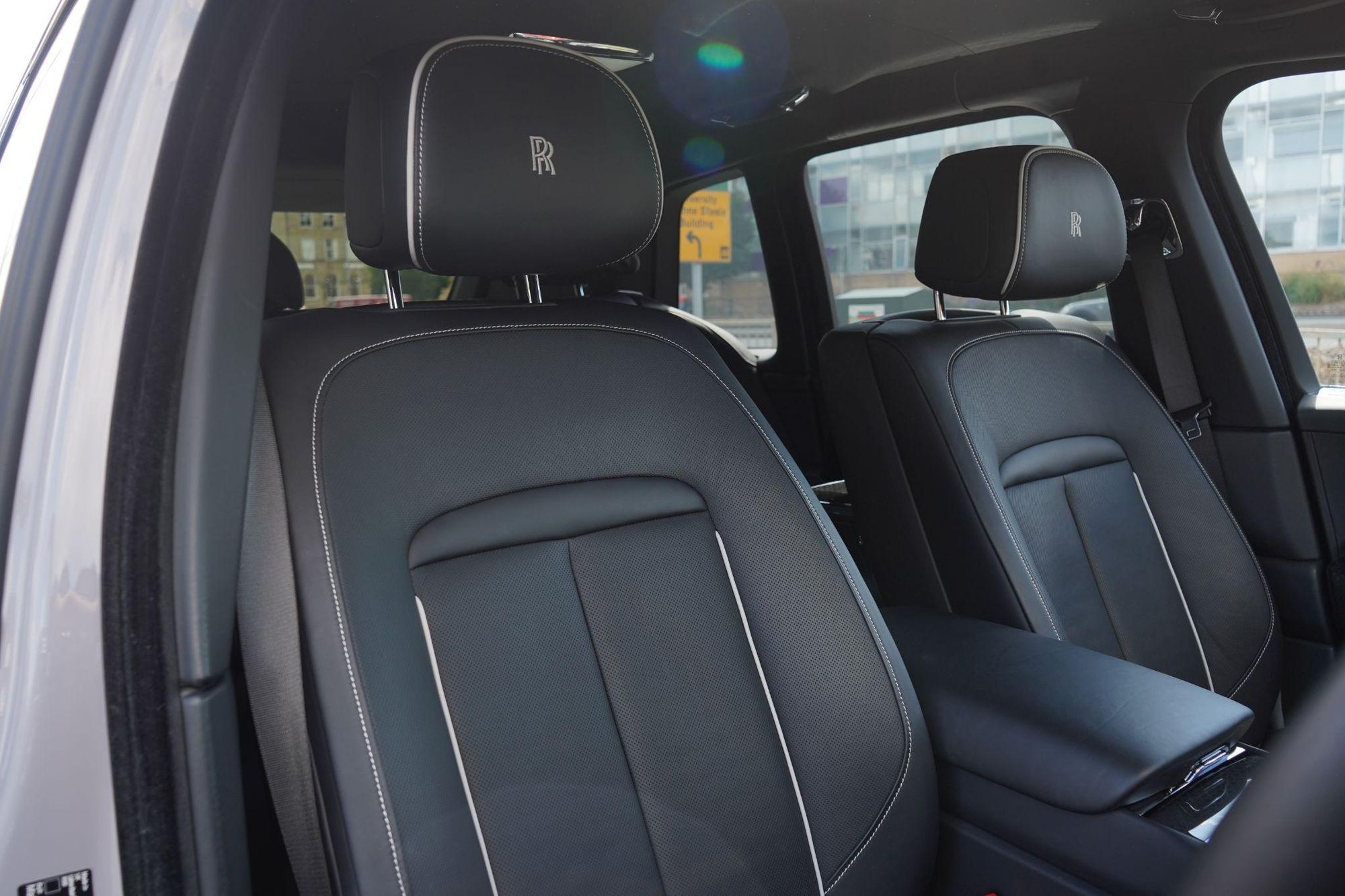 ROLLS-ROYCE CULLINAN ESTATE Black Badge 5dr Auto for sale UK - Slide 3