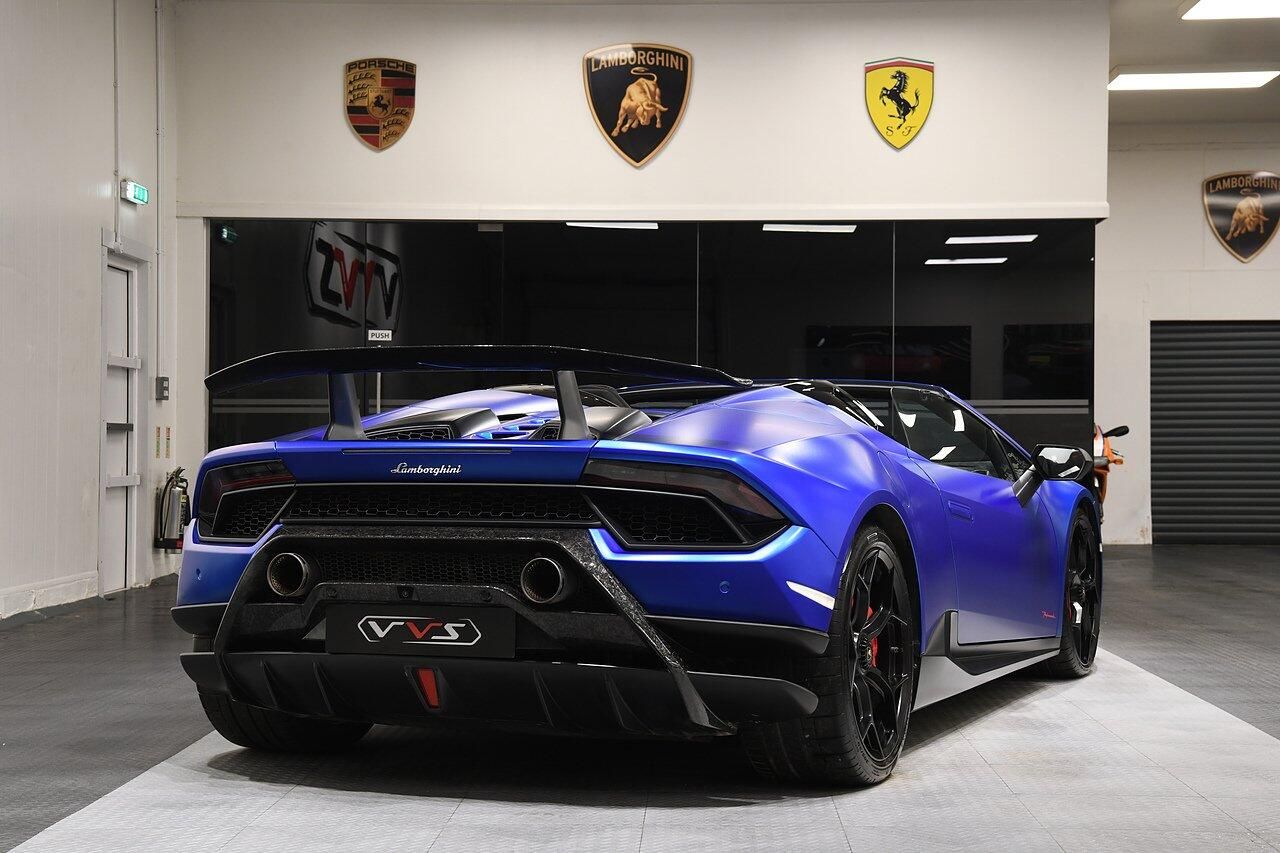 LAMBORGHINI HURACAN SPYDER LP 640-4 Performante 2dr LDF for sale UK - Slide 3