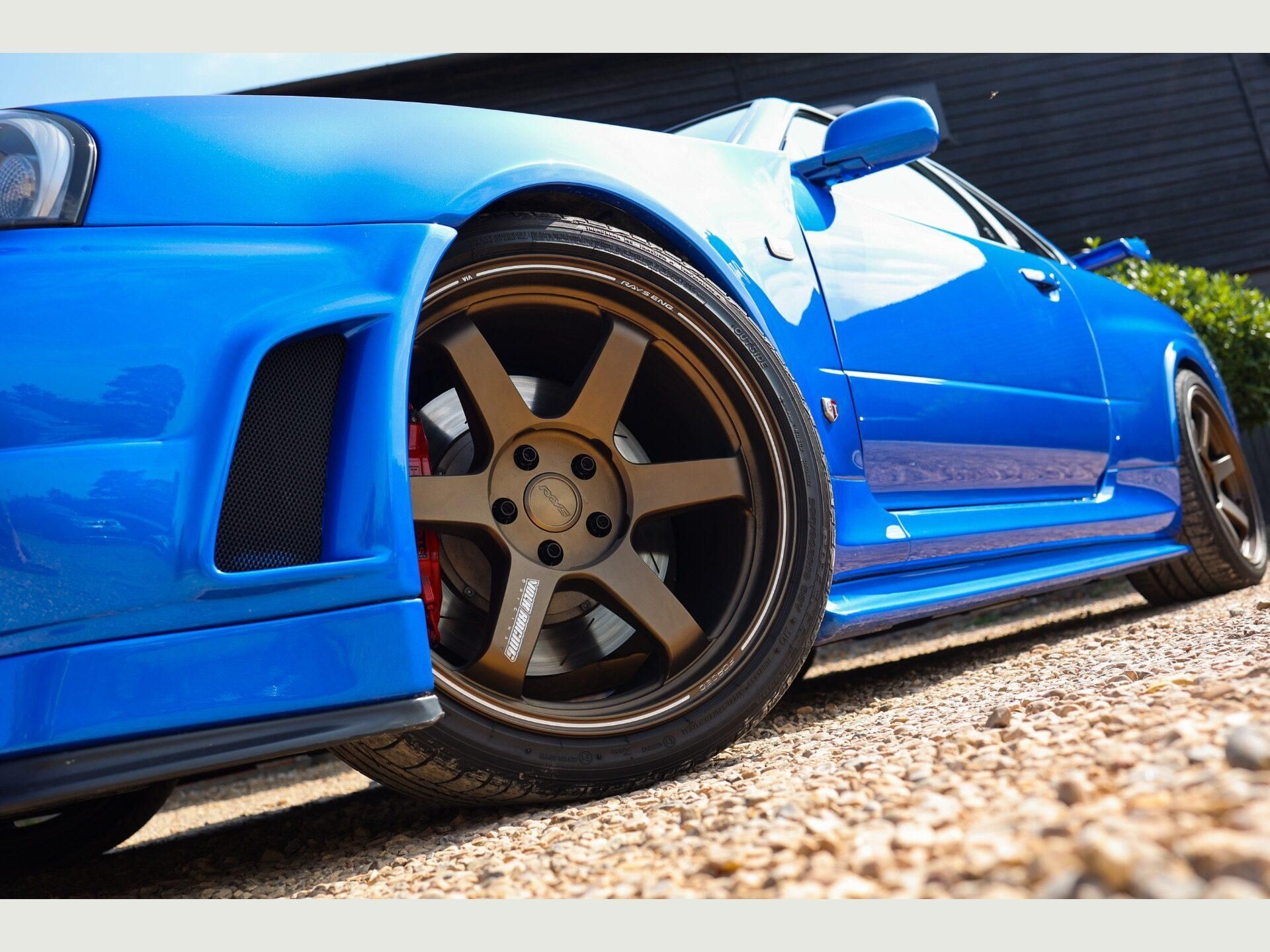 NISSAN SKYLINE GT-R V SPEC 2.6 Twin Turbo 2dr for sale UK - Slide 6