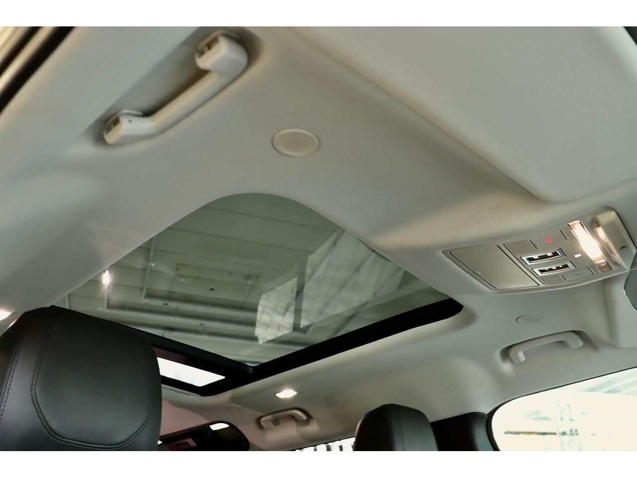 LAND ROVER DEFENDER ESTATE 2.0 P300 S 110 5dr Auto for sale UK - Slide 8