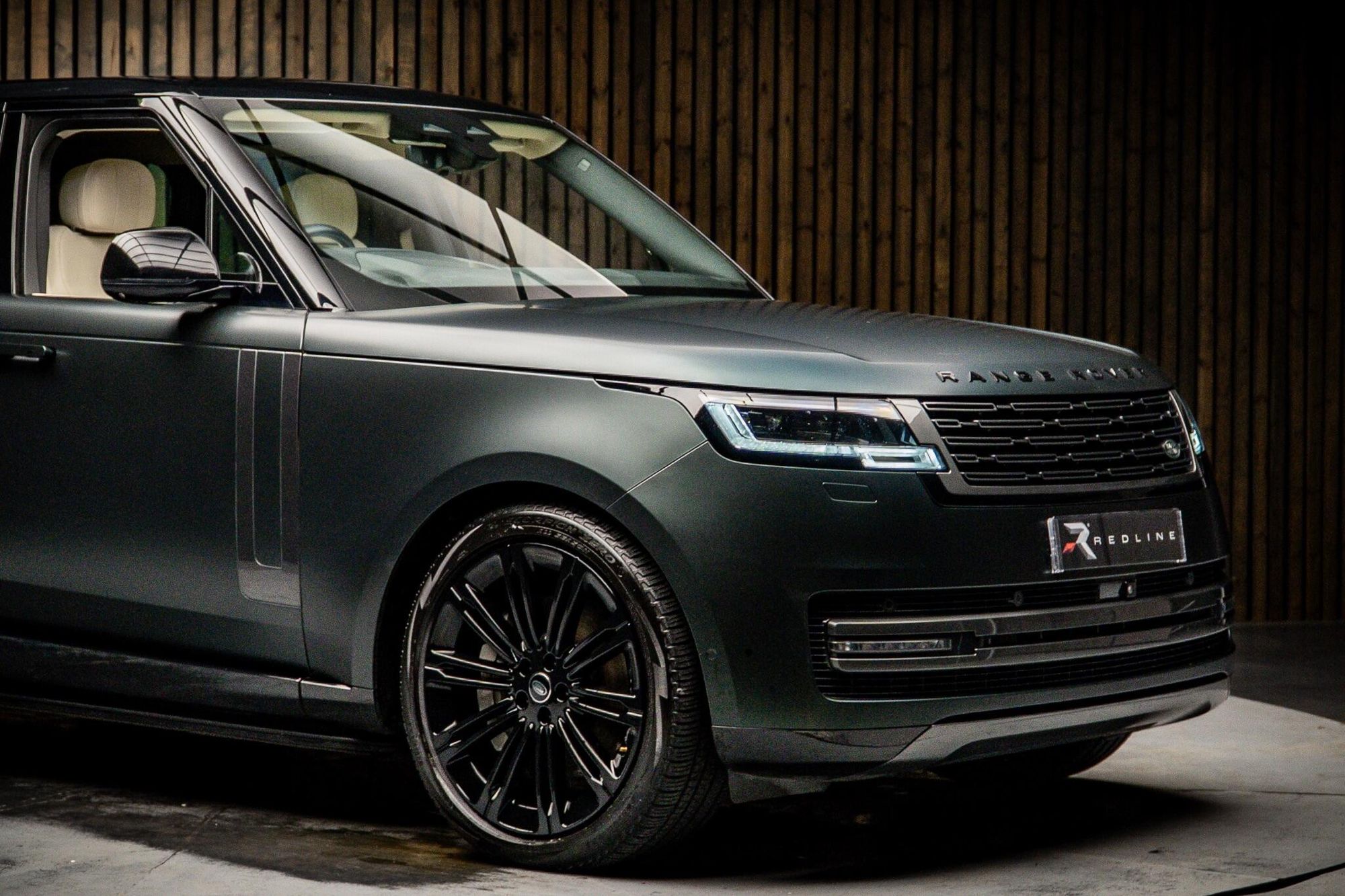 LAND ROVER RANGE ROVER ESTATE 3.0 P440e HSE 4dr Auto for sale UK - Slide 10