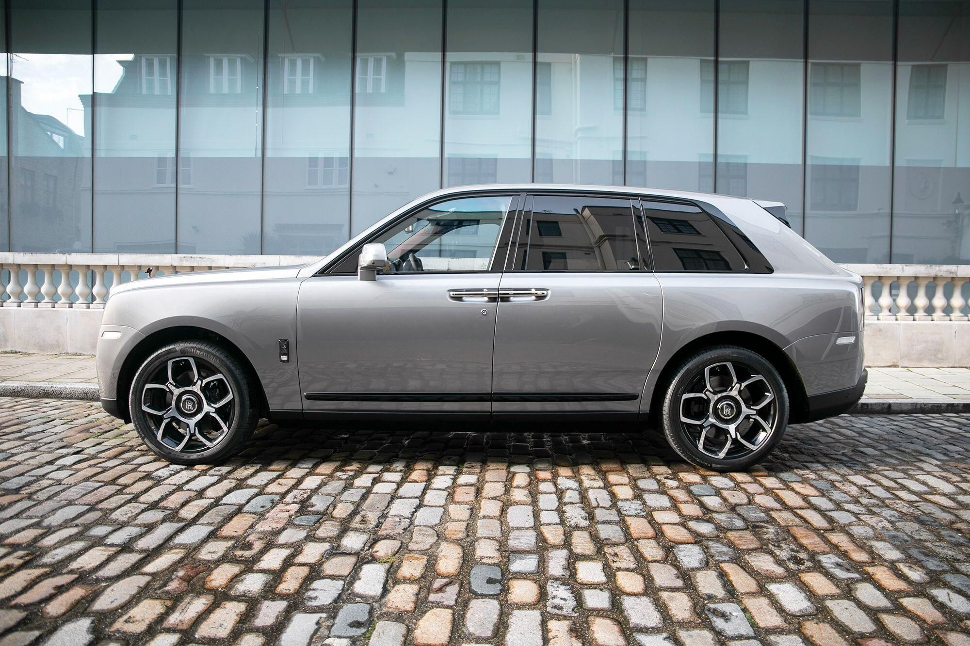 ROLLS-ROYCE CULLINAN ESTATE Black Badge 5dr Auto for sale UK - Slide 9