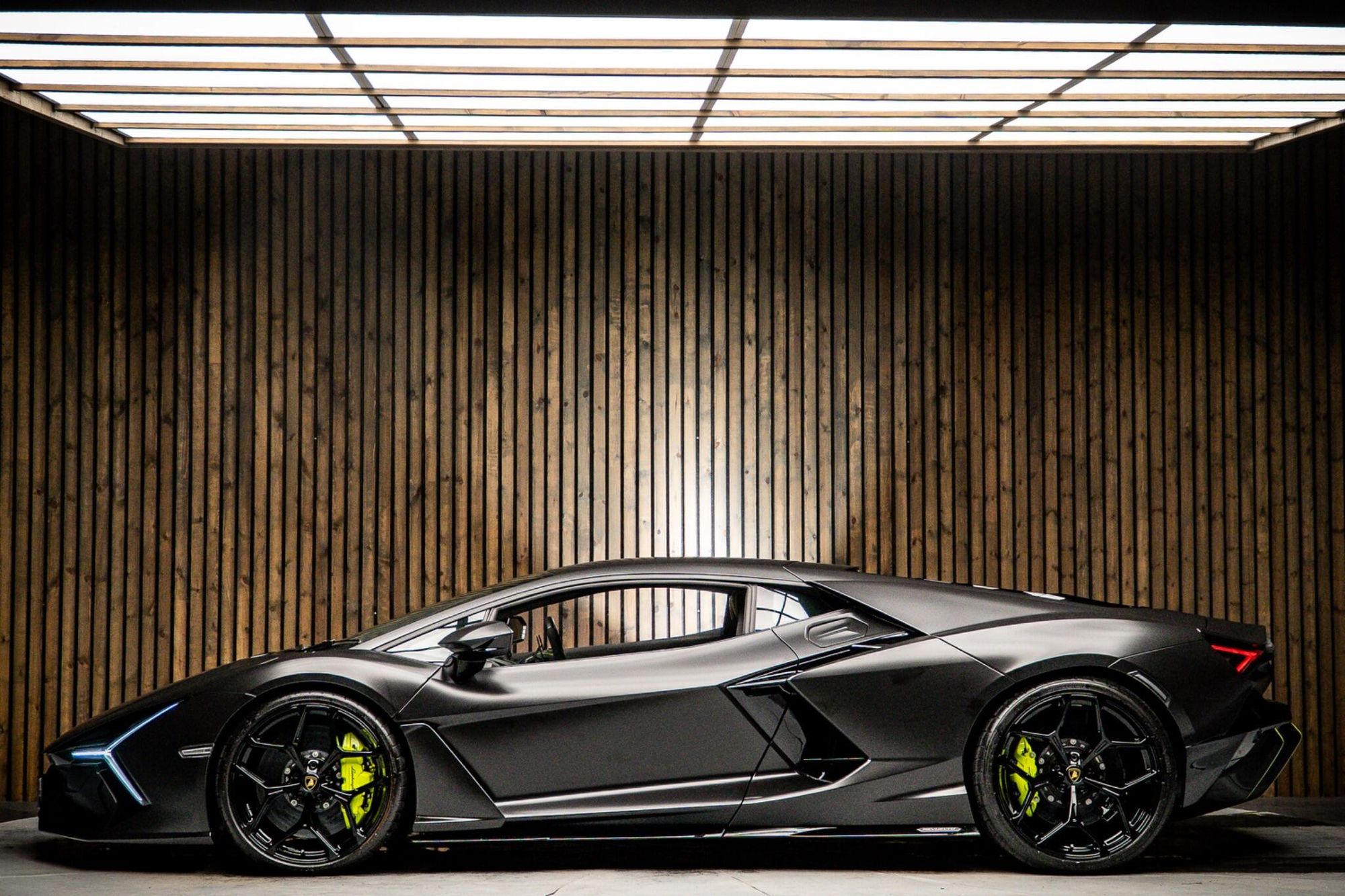 LAMBORGHINI REVUELTO COUPE 6.5 V12 1015 PHEV 2dr DCT for sale UK - Slide 7