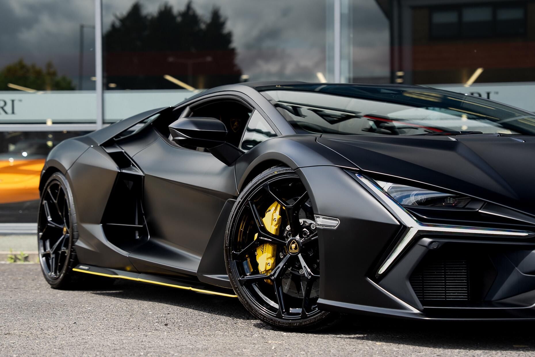 LAMBORGHINI REVUELTO COUPE 6.5 V12 1015 PHEV 2dr DCT for sale UK - Slide 8