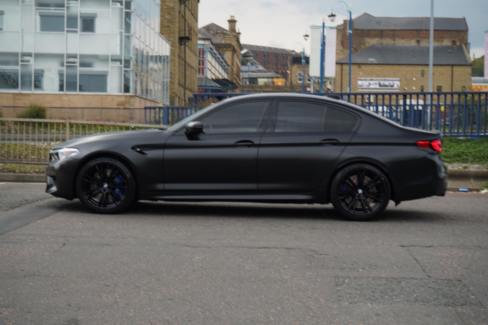 BMW M5 SALOON M5 4dr DCT for sale UK - Slide 8