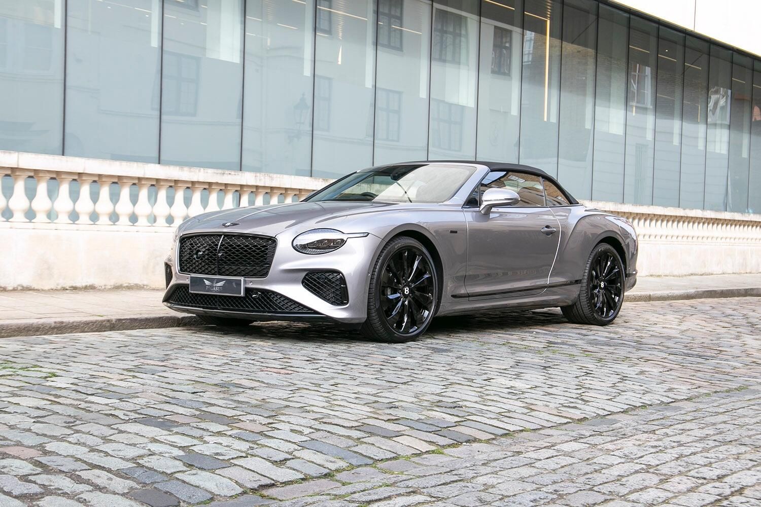 BENTLEY CONTINENTAL GTC CONVERTIBLE 4.0 V8 Hybrid Black Edition 2dr Auto for sale UK - Slide 3