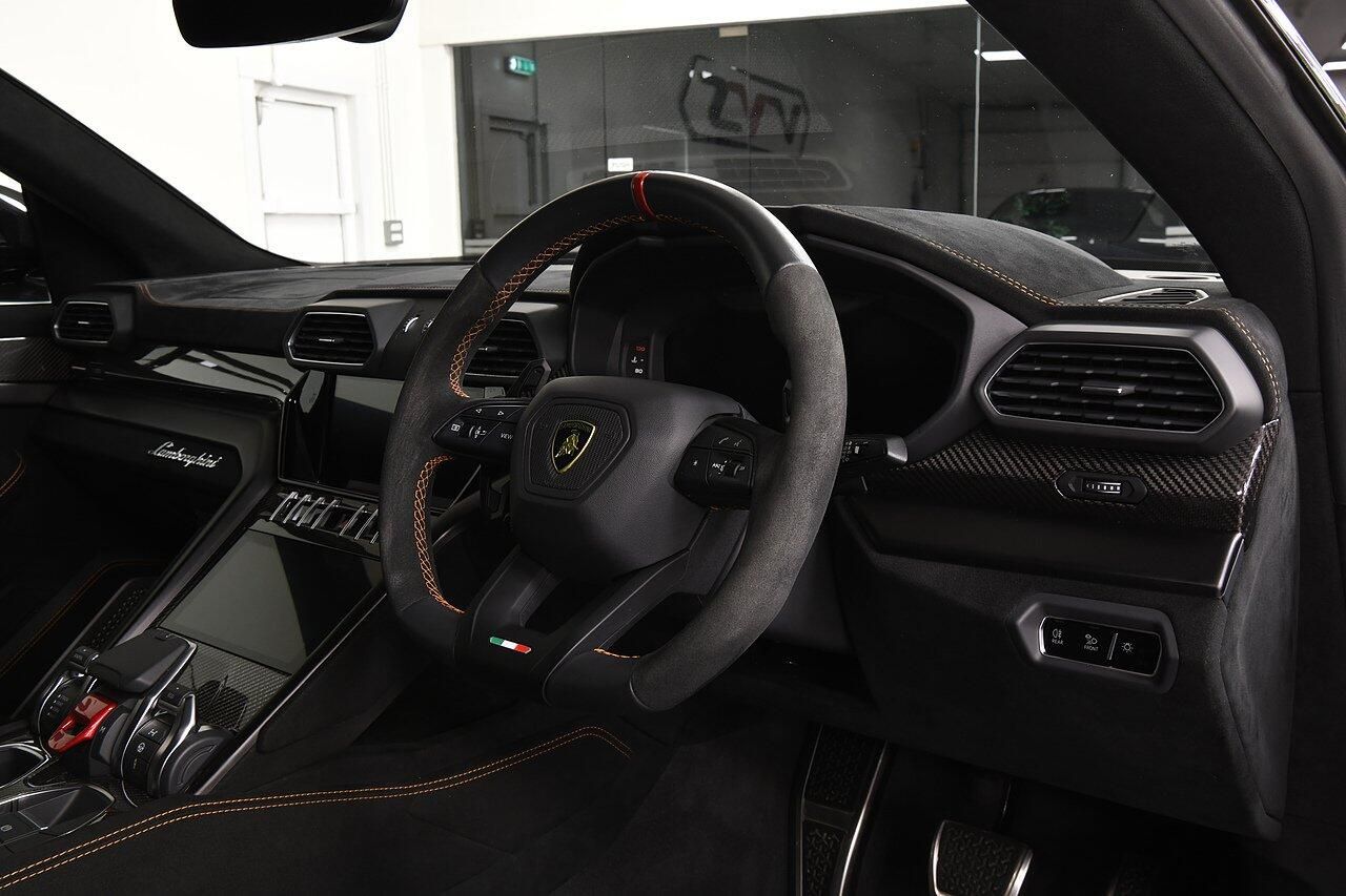 LAMBORGHINI URUS ESTATE 4.0T FSI V8 Performante 5dr Auto for sale UK - Slide 5