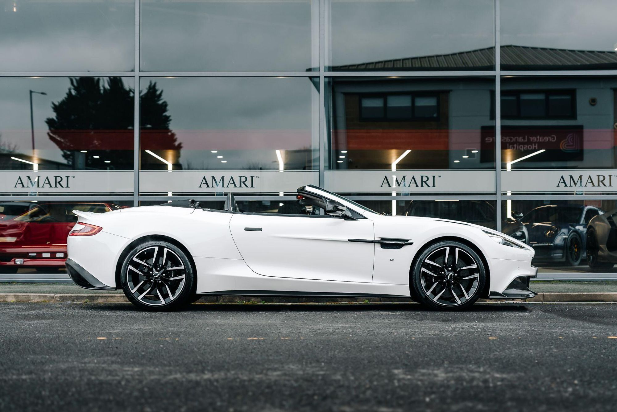 ASTON MARTIN VANQUISH CONVERTIBLE V12 [595] S 2dr Volante Touchtronic Auto for sale UK - Slide 2