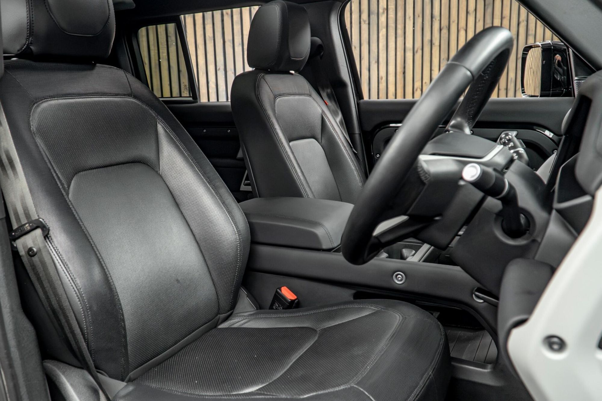 LAND ROVER DEFENDER DIESEL ESTATE 3.0 D300 X-Dynamic SE 110 5dr Auto for sale UK - Slide 2