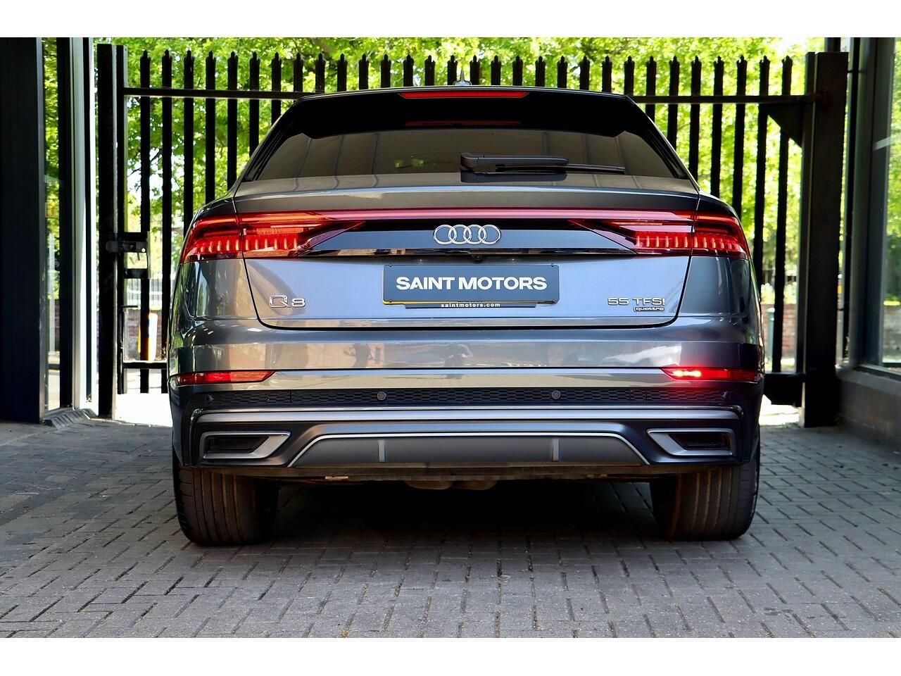 AUDI Q8 ESTATE 55 TFSI Quattro S Line 5dr Tiptronic [Leather] for sale UK - Slide 4