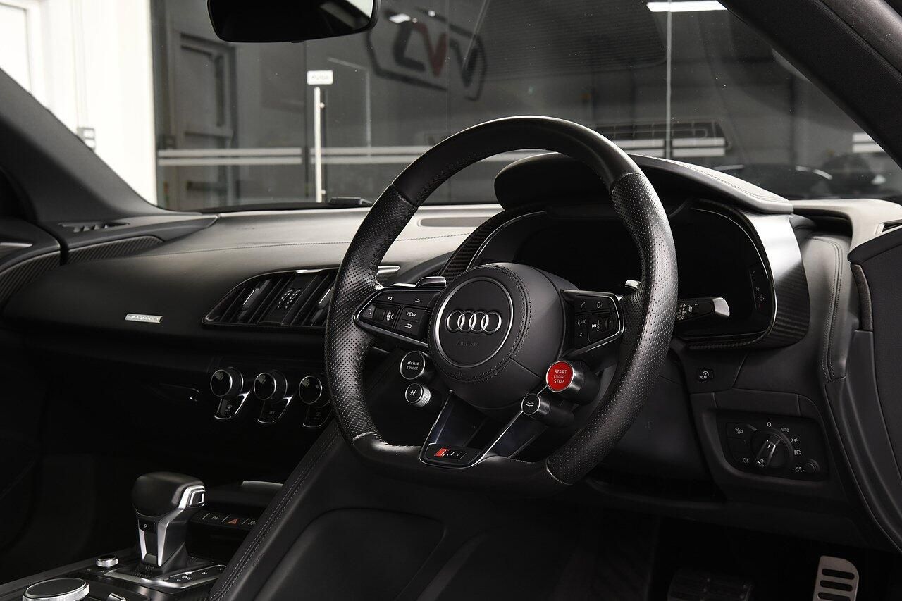 AUDI R8 COUPE 5.2 FSI V10 Plus Quattro 2dr S Tronic for sale UK - Slide 5