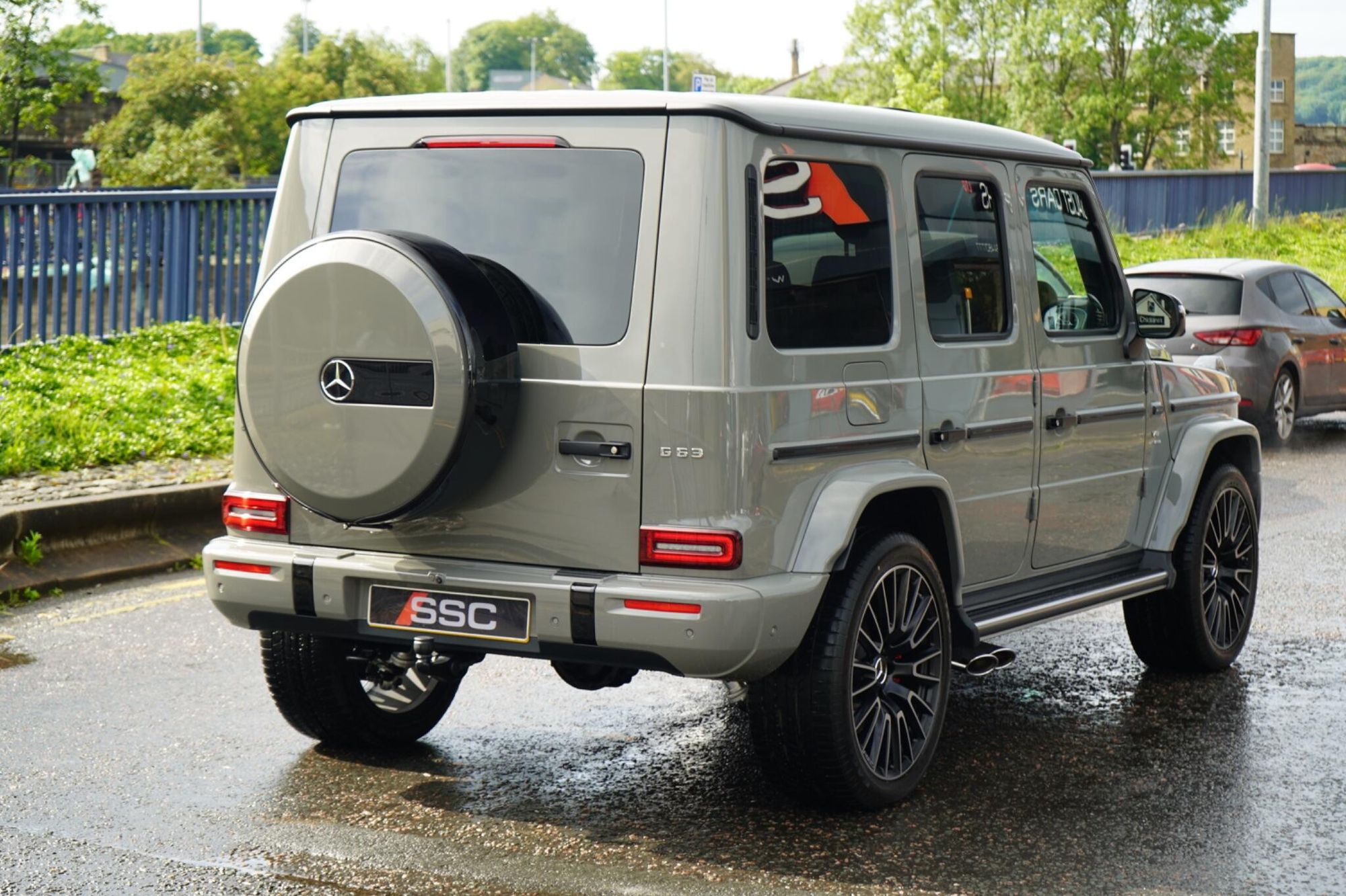 MERCEDES-BENZ G CLASS AMG STATION WAGON SPECIAL EDITIONS G63 Manufaktur Edition 5dr 9G-Tronic for sale UK - Slide 6