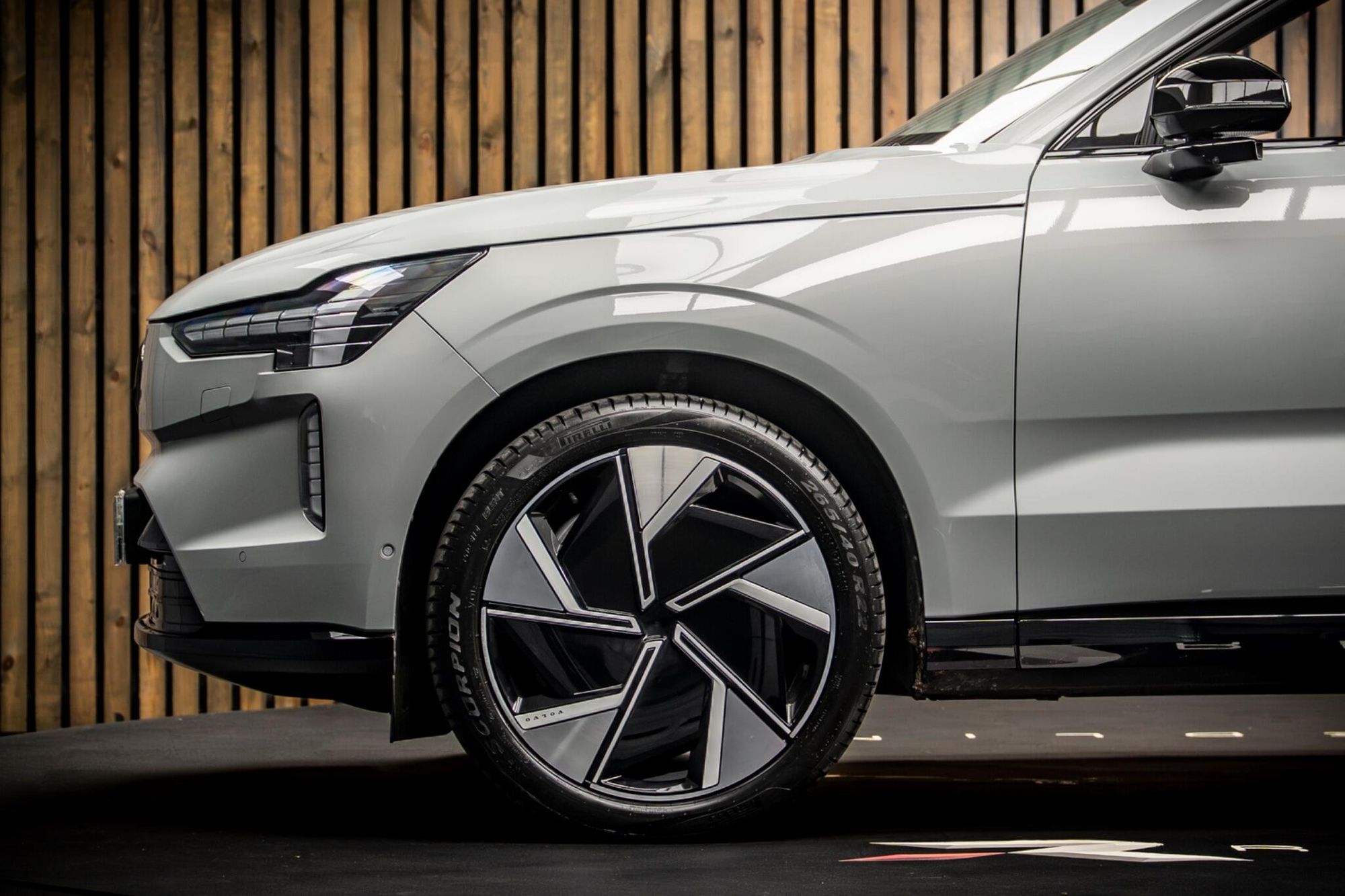 VOLVO EX90 ESTATE 300kW Twin Motor Ultra 111kWh 5dr Auto for sale UK - Slide 9