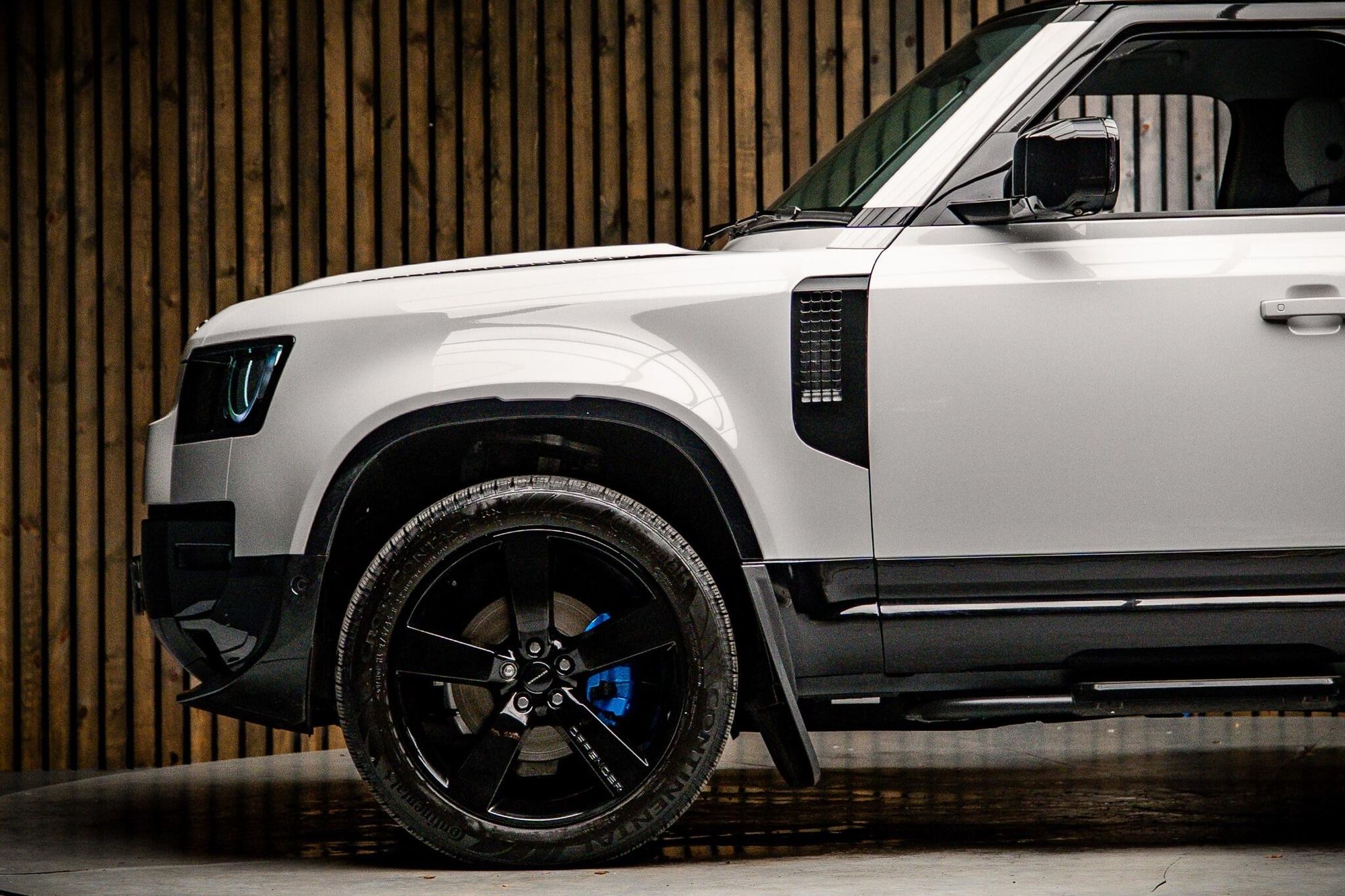 LAND ROVER DEFENDER DIESEL ESTATE 3.0 D250 X-Dynamic SE 110 5dr Auto for sale UK - Slide 9