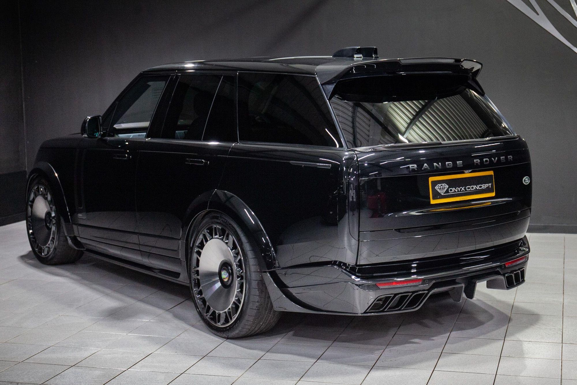 LAND ROVER RANGE ROVER ESTATE 4.4 P530 V8 Autobiography 4dr Auto for sale UK - Slide 4