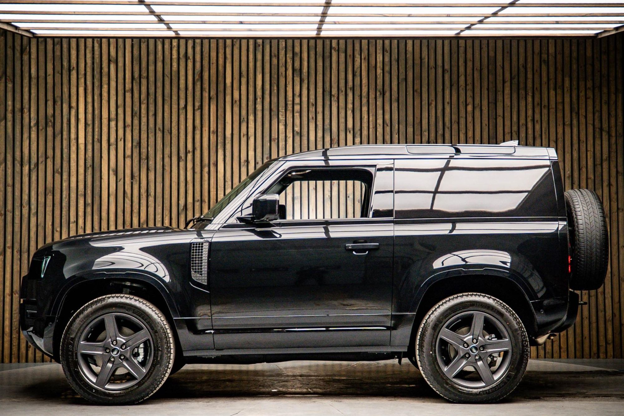 LAND ROVER DEFENDER 90 DIESEL 3.0 D250 Hard Top X-Dynamic SE Auto for sale UK - Slide 7