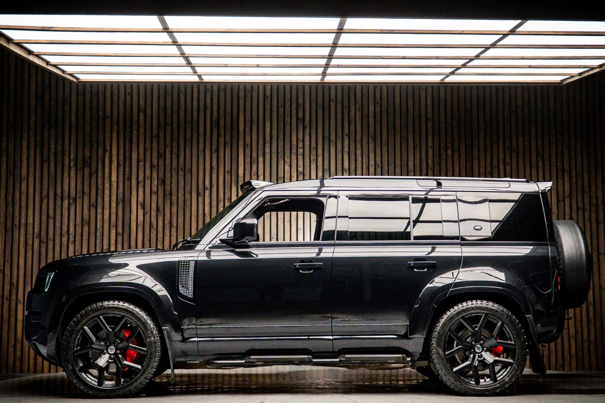 LAND ROVER DEFENDER DIESEL ESTATE 3.0 D300 X-Dynamic HSE 110 5dr Auto for sale UK - Slide 7