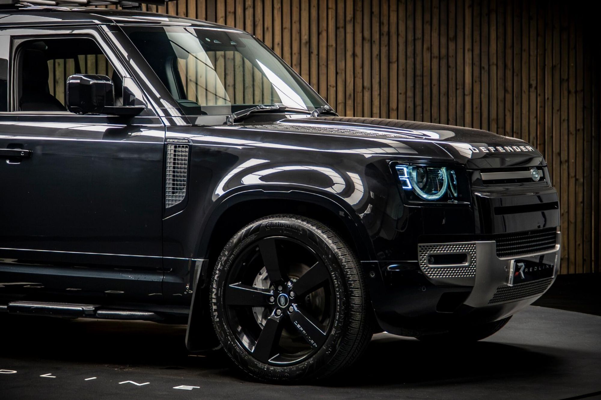 LAND ROVER DEFENDER DIESEL ESTATE 3.0 D300 X-Dynamic SE 110 5dr Auto for sale UK - Slide 10