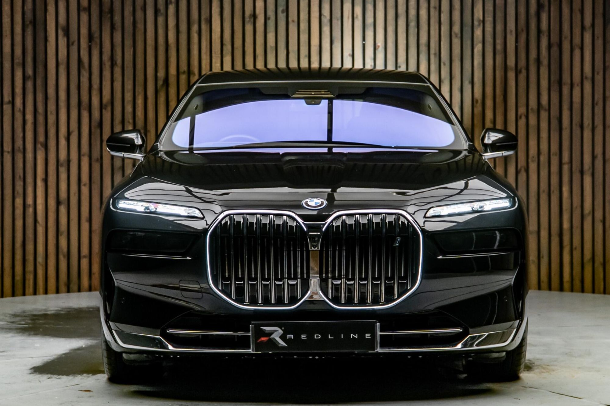 BMW I7 SALOON 400kW xDrive60 Excellence 105.7kWh 4dr Auto for sale UK - Slide 5