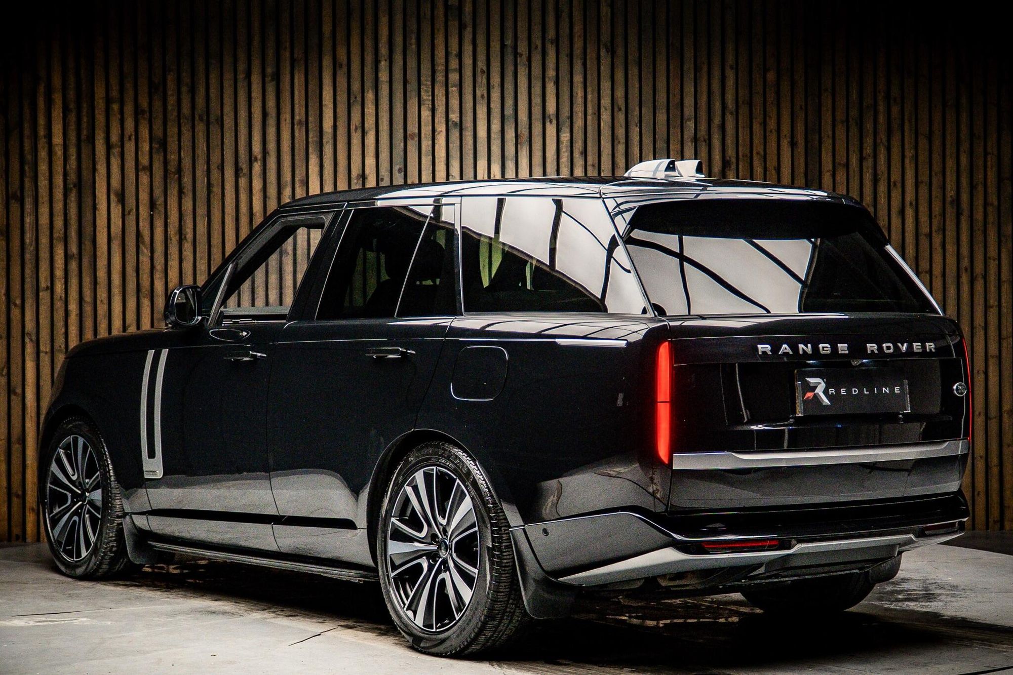 LAND ROVER RANGE ROVER ESTATE 3.0 P440e Autobiography 4dr Auto for sale UK - Slide 3