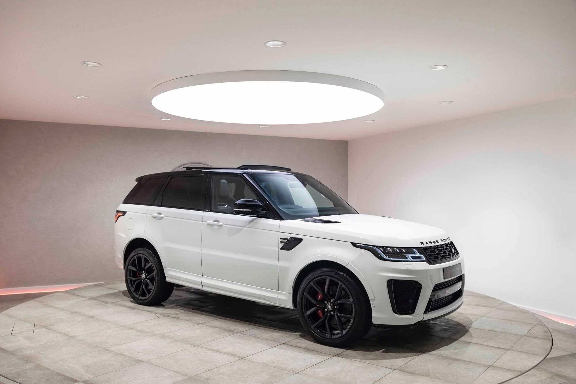 LAND ROVER RANGE ROVER SPORT ESTATE 5.0 P575 S/C SVR 5dr Auto for sale UK - Slide 6