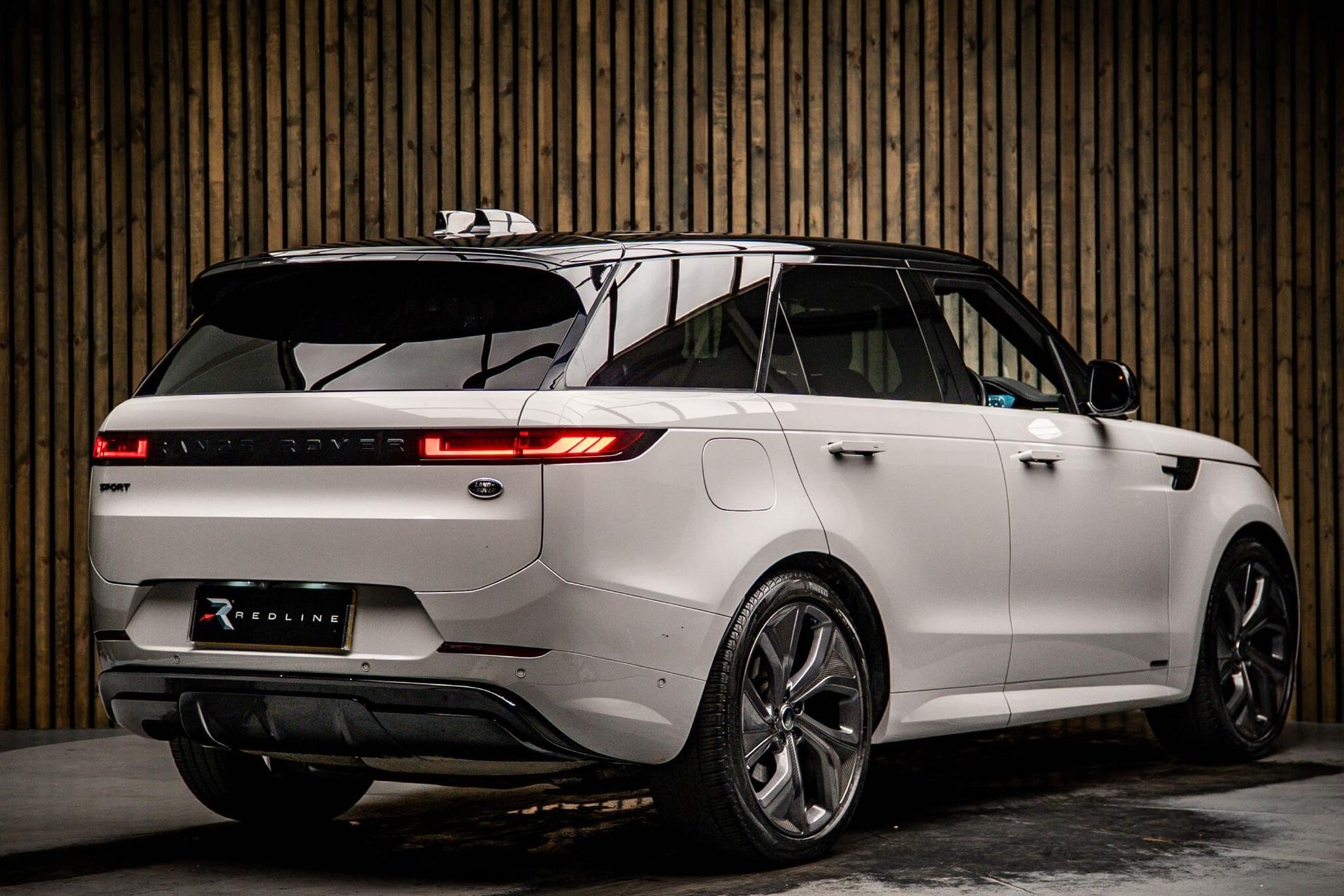 LAND ROVER RANGE ROVER SPORT DIESEL ESTATE 3.0 D350 Autobiography 5dr Auto for sale UK - Slide 4