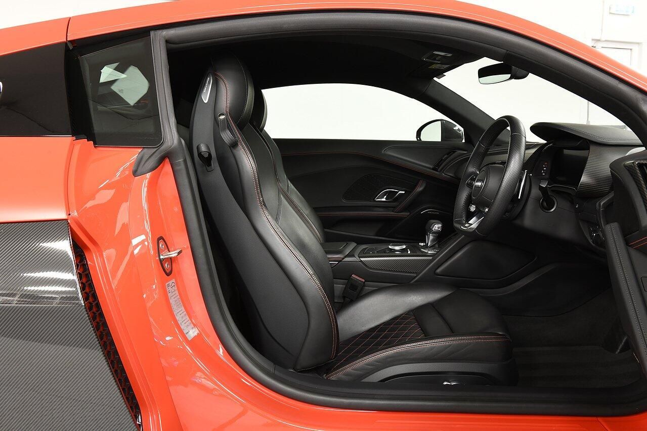 AUDI R8 COUPE 5.2 FSI V10 Plus Quattro 2dr S Tronic for sale UK - Slide 6