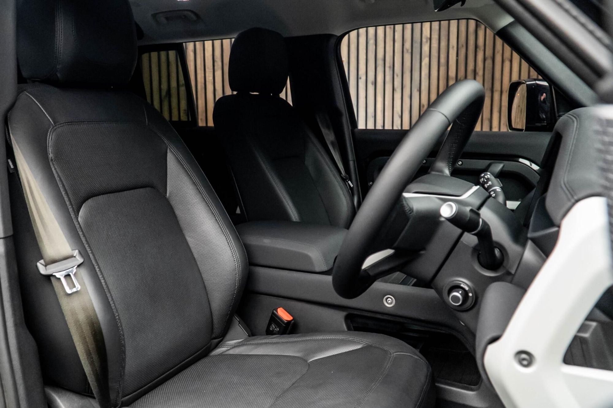 LAND ROVER DEFENDER ESTATE SPECIAL EDITIONS 2.0 P400e XS Edition 110 5dr Auto for sale UK - Slide 2