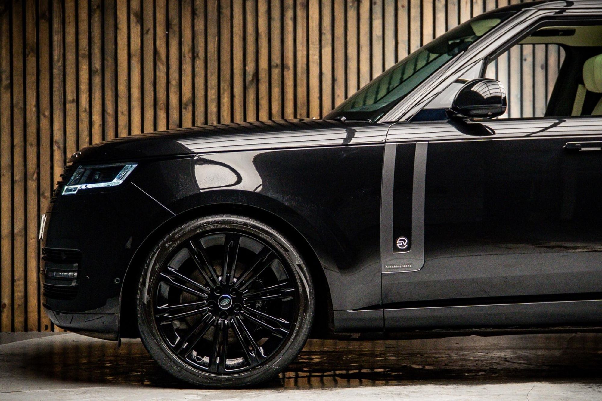 LAND ROVER RANGE ROVER DIESEL ESTATE 3.0 D350 Autobiography 4dr Auto for sale UK - Slide 9