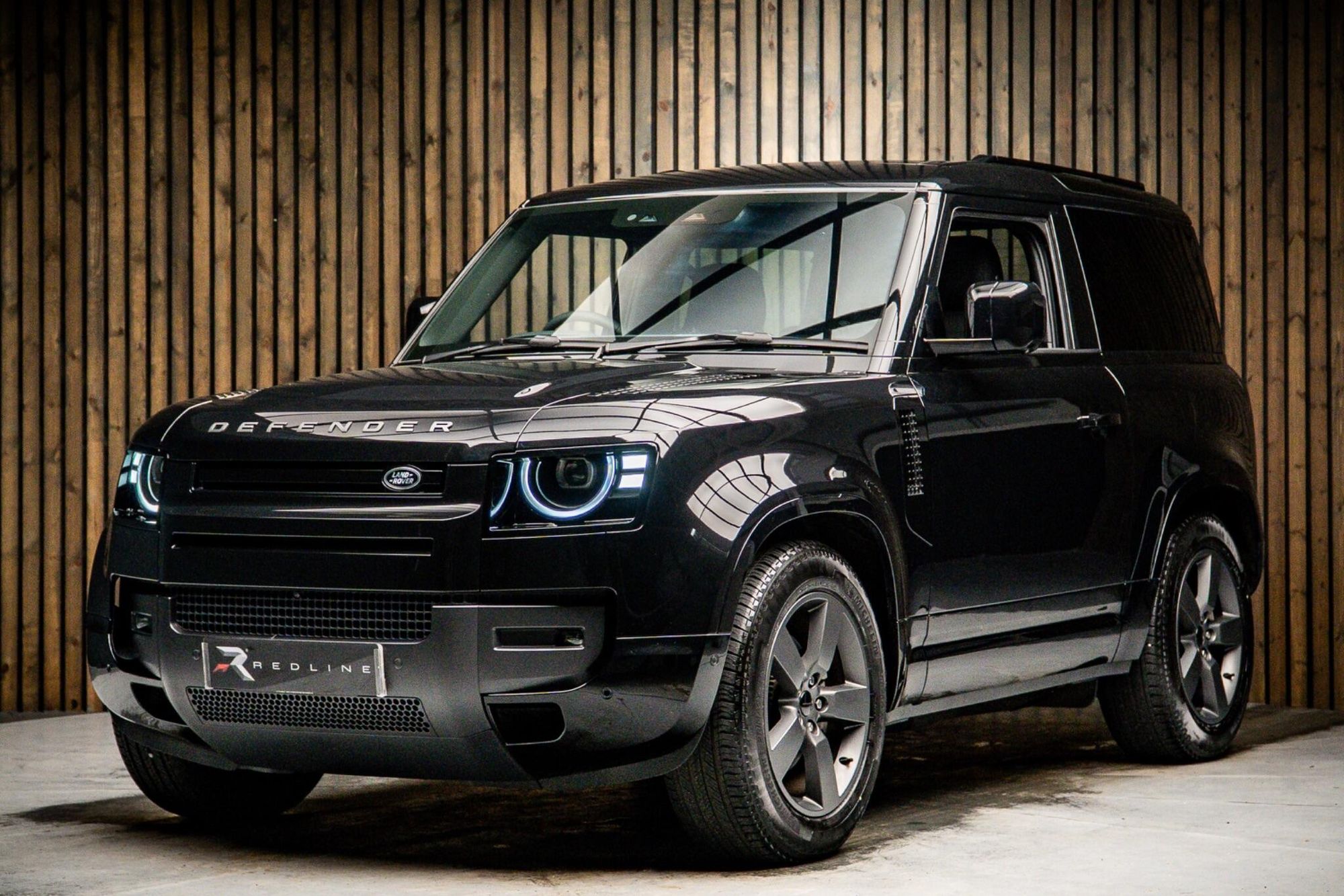 LAND ROVER DEFENDER DIESEL ESTATE 3.0 D250 X-Dynamic SE 90 3dr Auto for sale UK - Slide 8