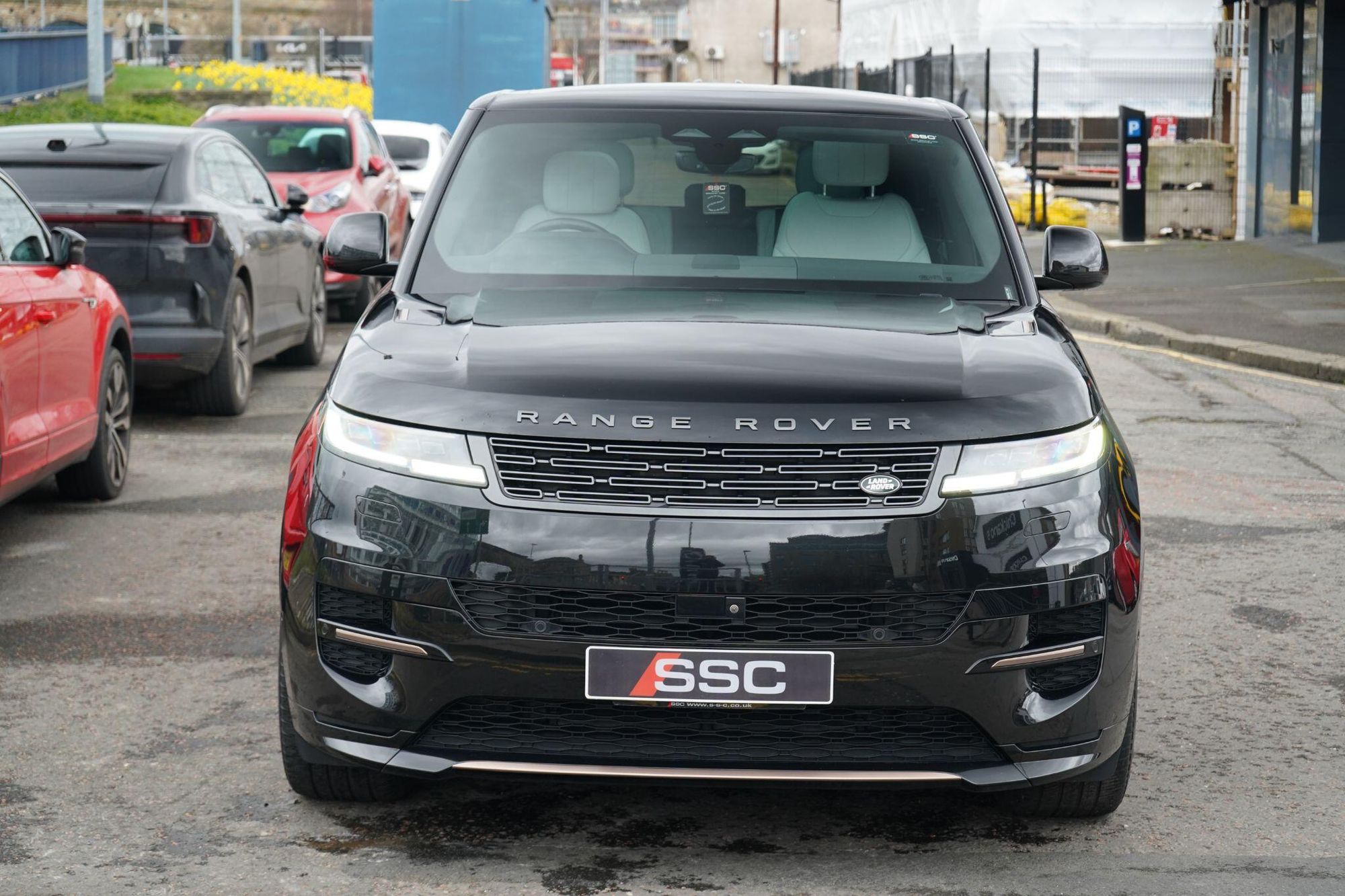 LAND ROVER RANGE ROVER SPORT ESTATE 3.0 P440e Dynamic SE 5dr Auto for sale UK - Slide 6