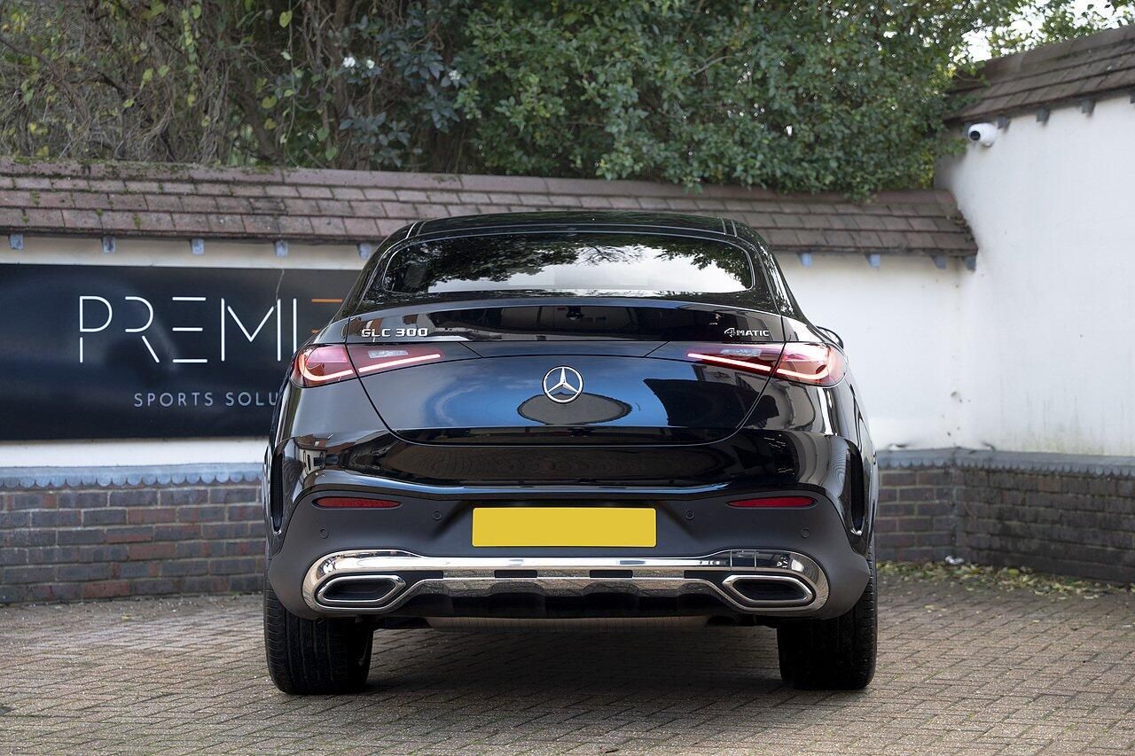 MERCEDES-BENZ GLC ESTATE GLC 300 4Matic AMG Line Premium Plus 5dr 9G-Tronic for sale UK - Slide 4