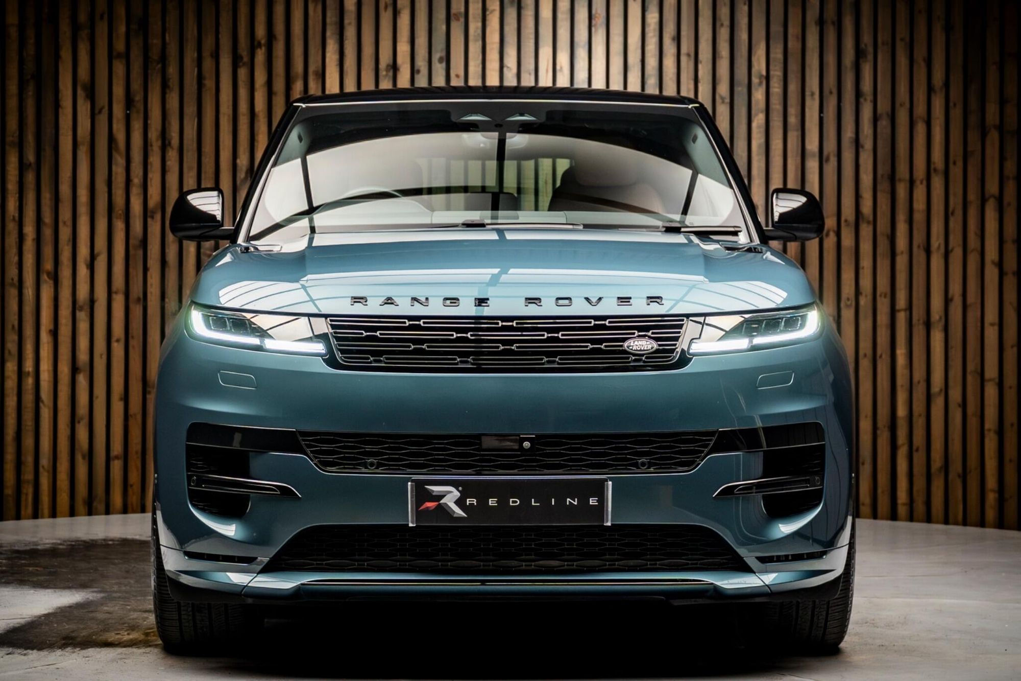 LAND ROVER RANGE ROVER SPORT DIESEL ESTATE 3.0 D300 Dynamic SE 5dr Auto for sale UK - Slide 5