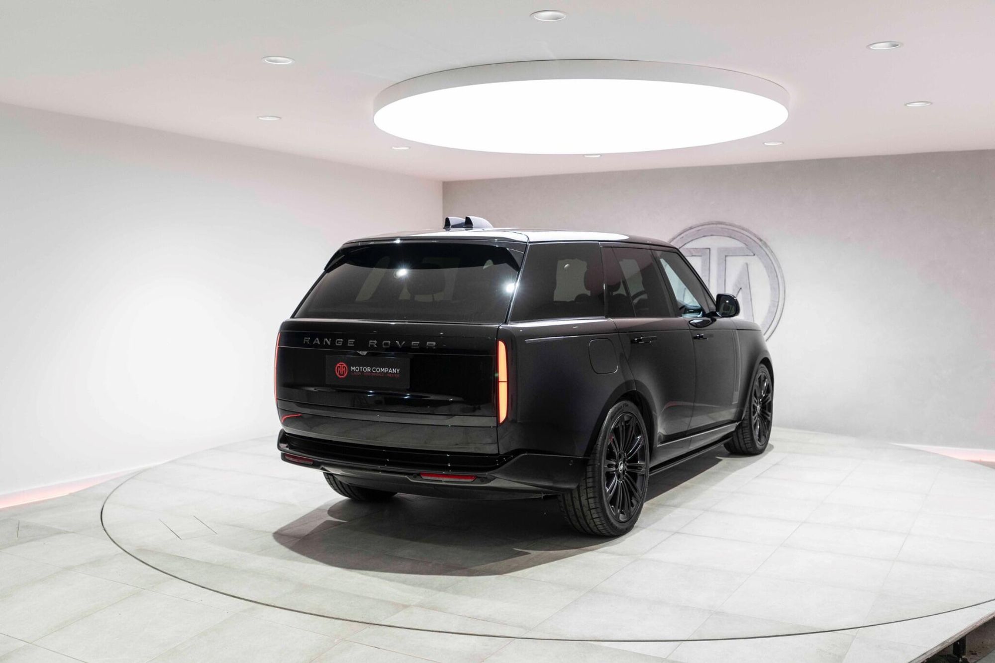 LAND ROVER RANGE ROVER DIESEL ESTATE 3.0 D300 SE 4dr Auto for sale UK - Slide 8