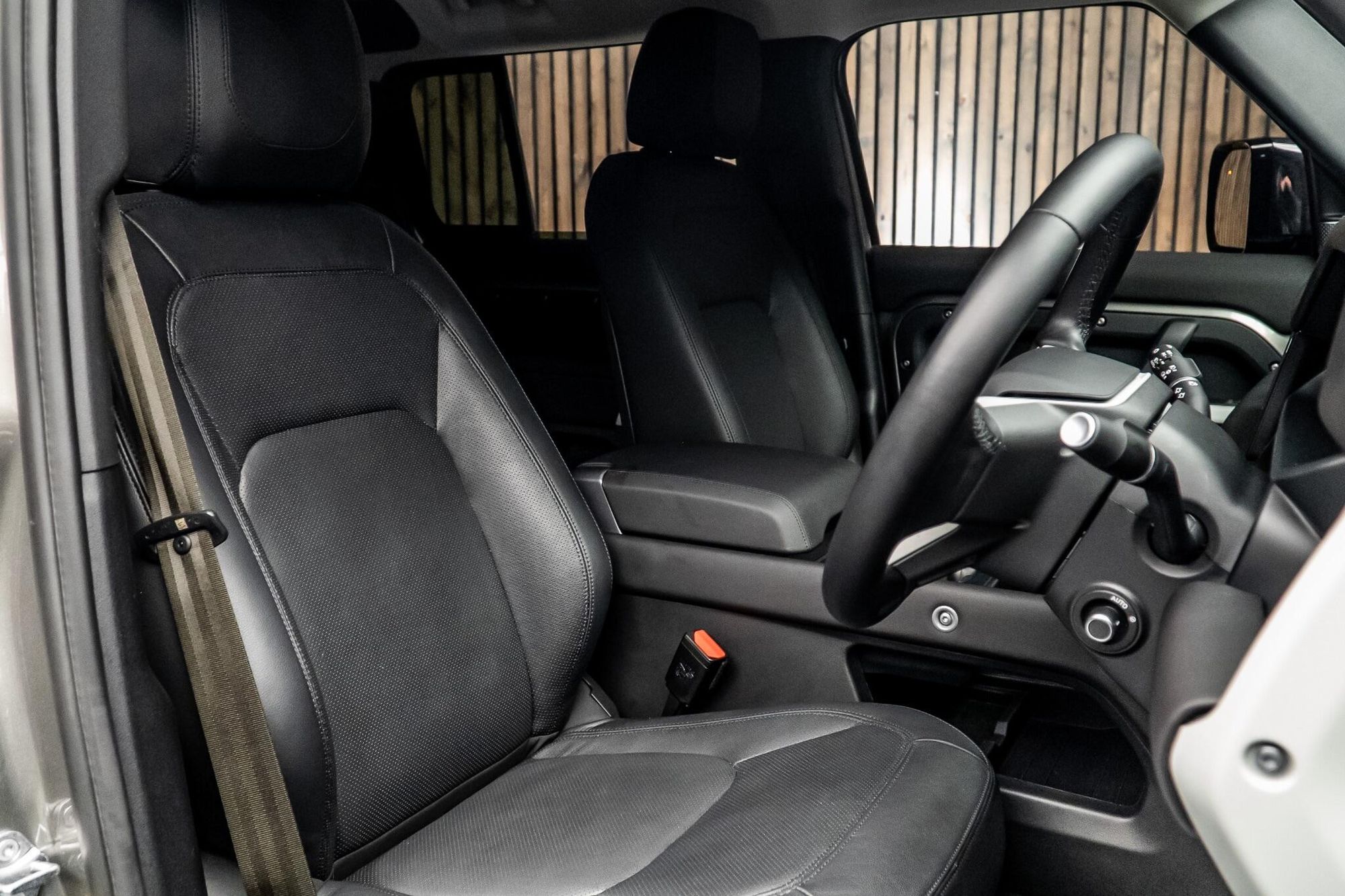 LAND ROVER DEFENDER ESTATE SPECIAL EDITIONS 2.0 P400e XS Edition 110 5dr Auto for sale UK - Slide 2