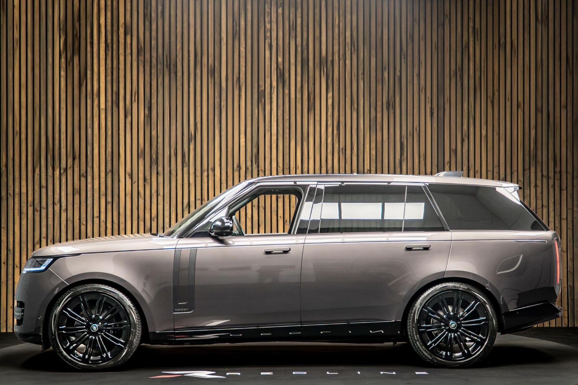 LAND ROVER RANGE ROVER DIESEL ESTATE 3.0 D350 Autobiography LWB 4dr Auto for sale UK - Slide 7