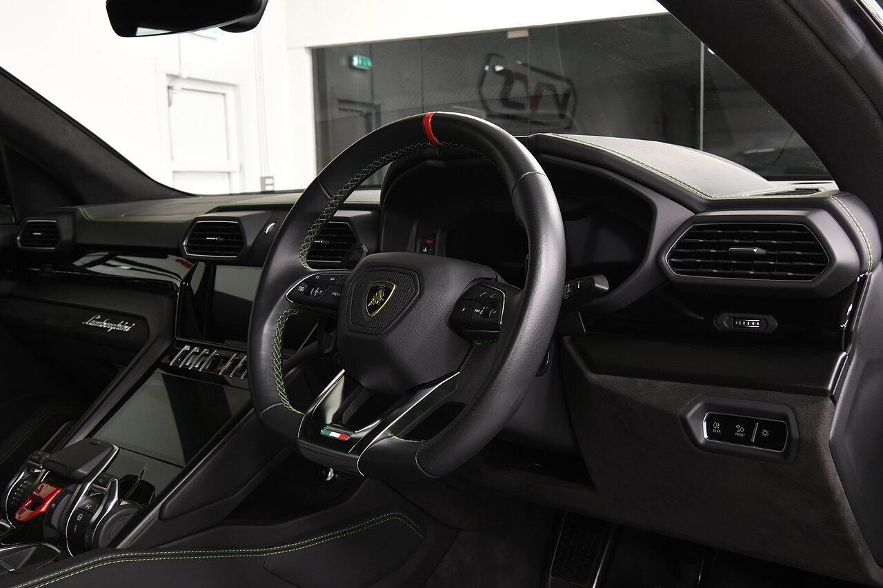 LAMBORGHINI URUS ESTATE 4.0T FSI V8 S 5dr Auto for sale UK - Slide 5