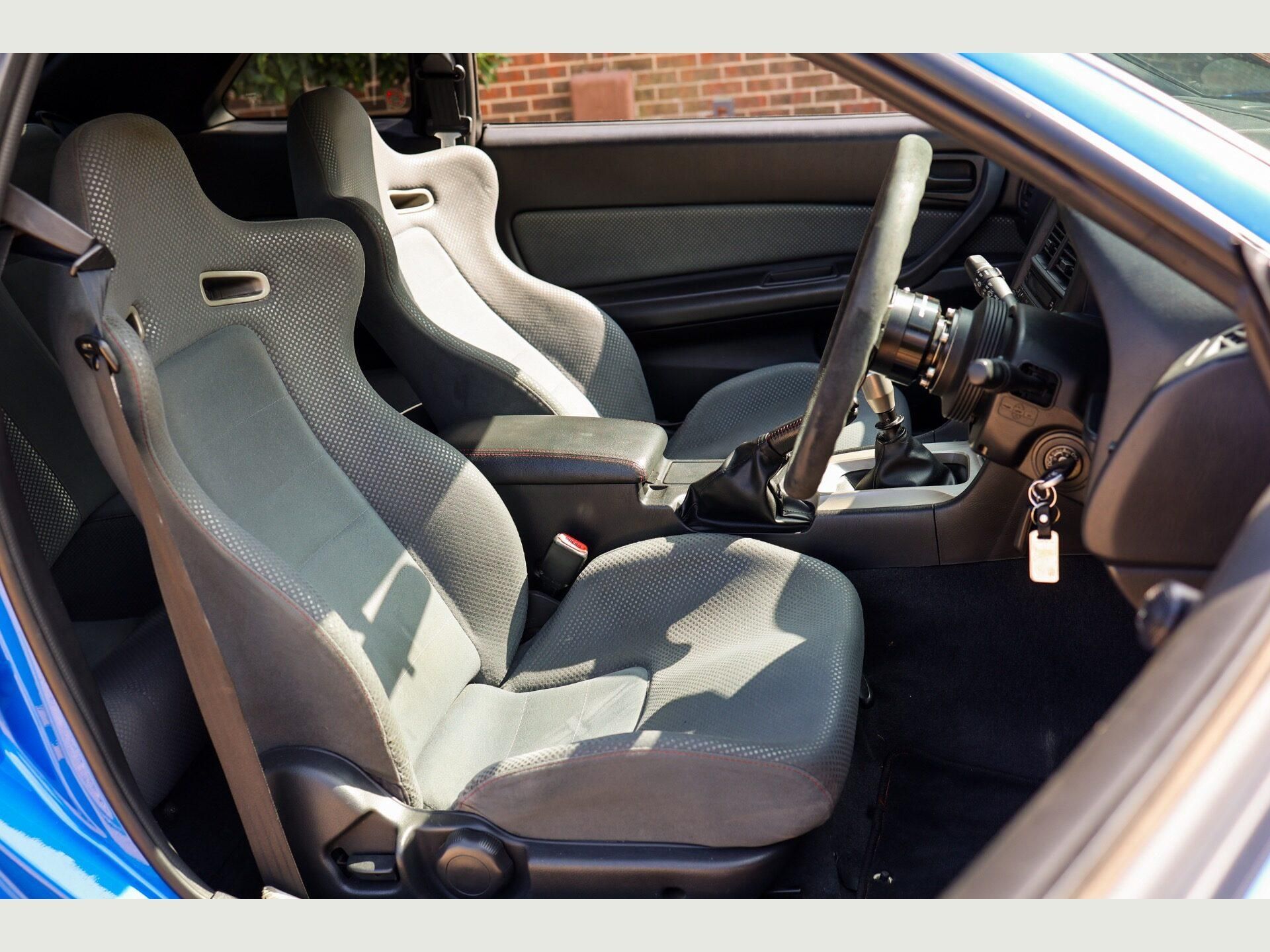 NISSAN SKYLINE GT-R V SPEC 2.6 Twin Turbo 2dr for sale UK - Slide 3