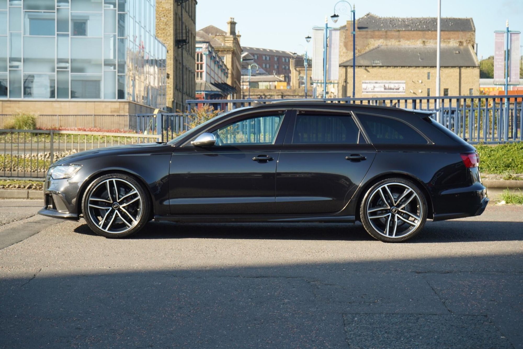 AUDI RS6 AVANT 4.0T FSI V8 Bi-Turbo RS6 Quattro 5dr Tip Auto for sale UK - Slide 8