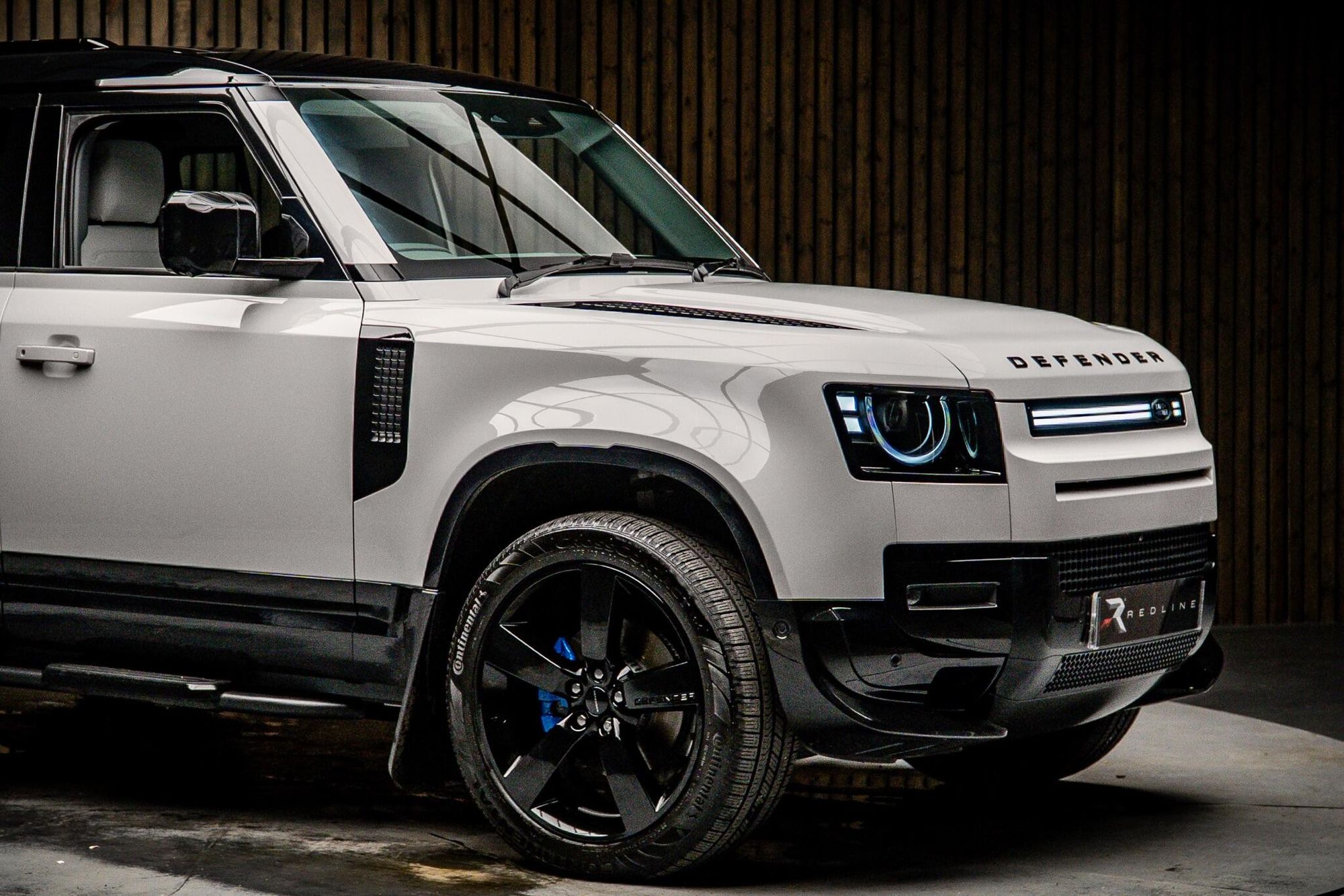 LAND ROVER DEFENDER DIESEL ESTATE 3.0 D250 X-Dynamic SE 110 5dr Auto for sale UK - Slide 10