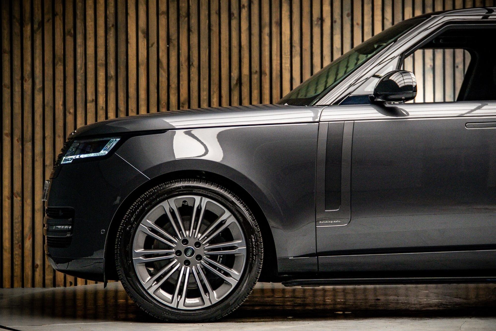 LAND ROVER RANGE ROVER ESTATE 4.4 P530 V8 Autobiography LWB 4dr Auto [7 Seat] for sale UK - Slide 9