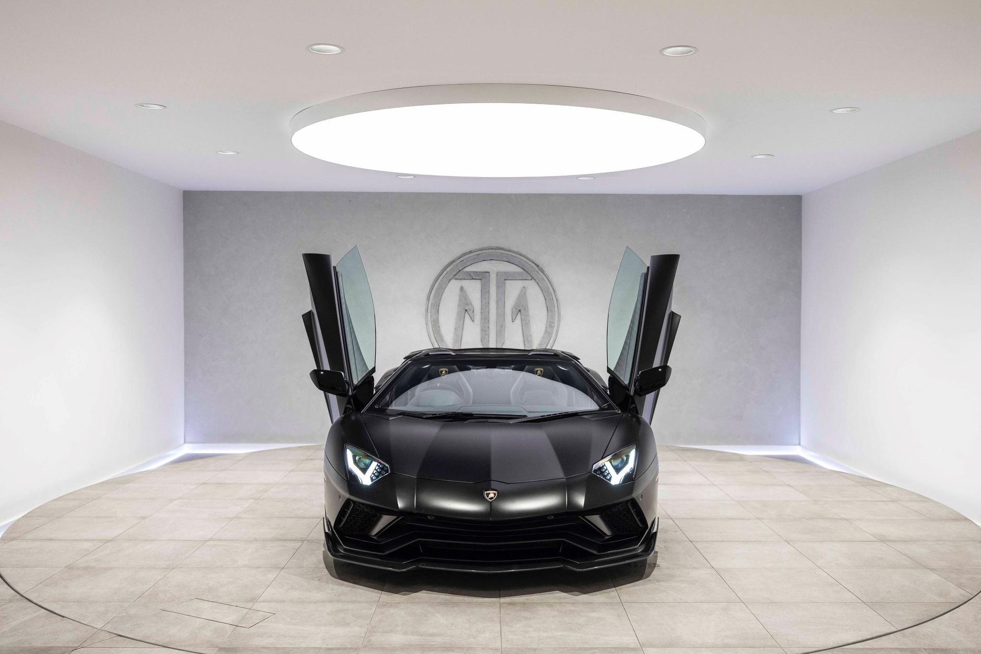 LAMBORGHINI AVENTADOR ROADSTER LP 740-4 S 2dr ISR for sale UK - Slide 8