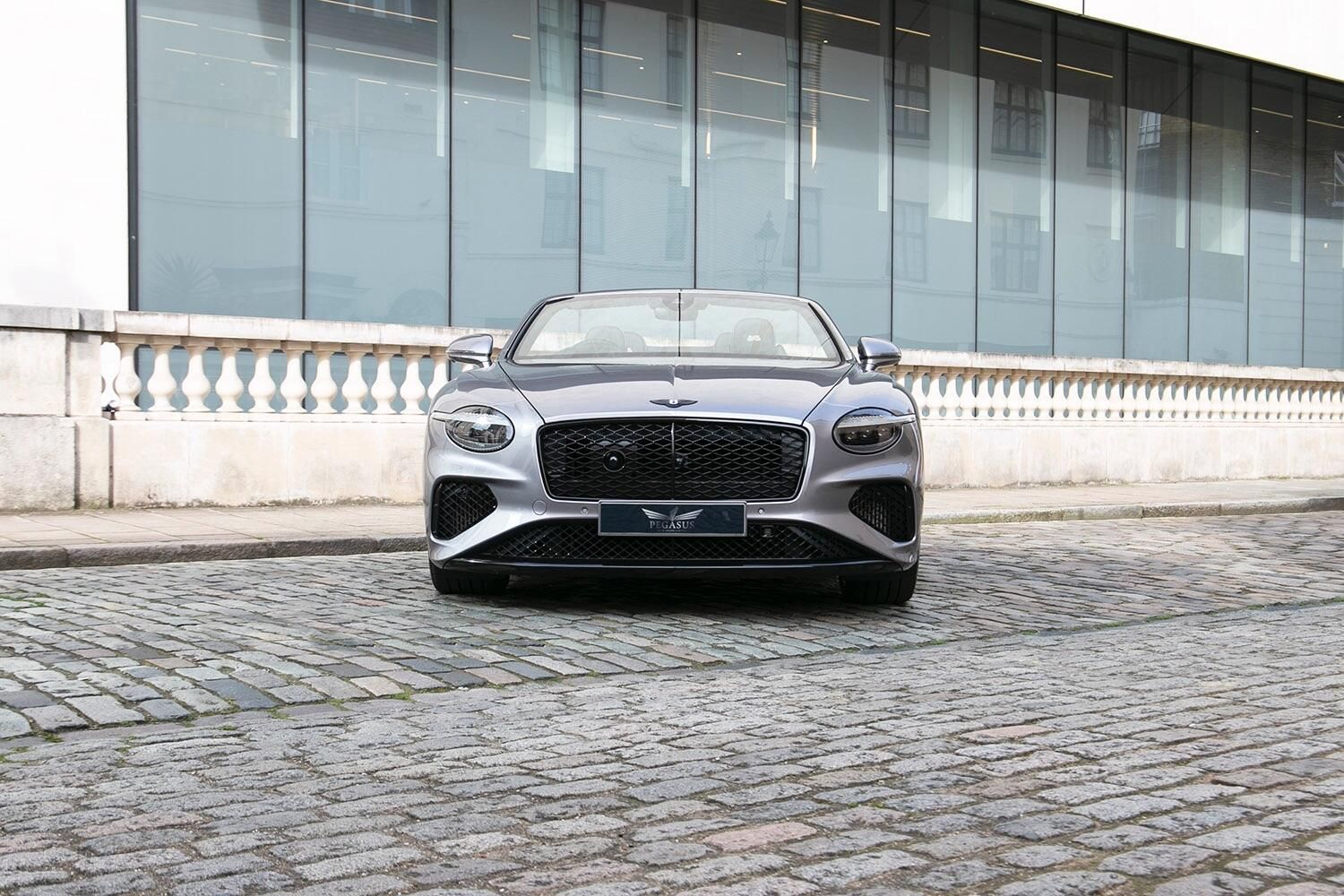 BENTLEY CONTINENTAL GTC CONVERTIBLE 4.0 V8 Hybrid Black Edition 2dr Auto for sale UK - Slide 5