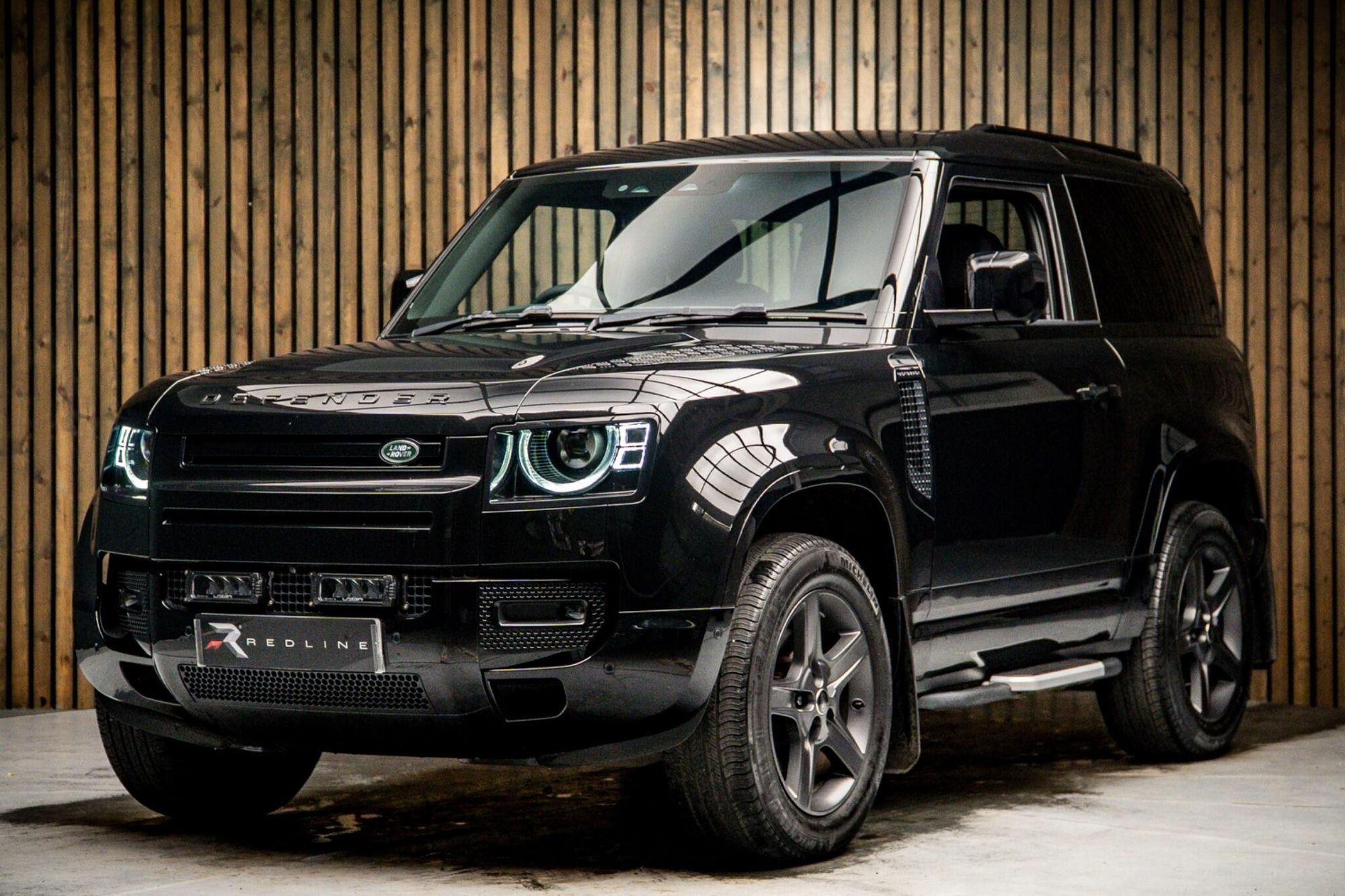 LAND ROVER DEFENDER DIESEL ESTATE 3.0 D250 X-Dynamic SE 90 3dr Auto for sale UK - Slide 8