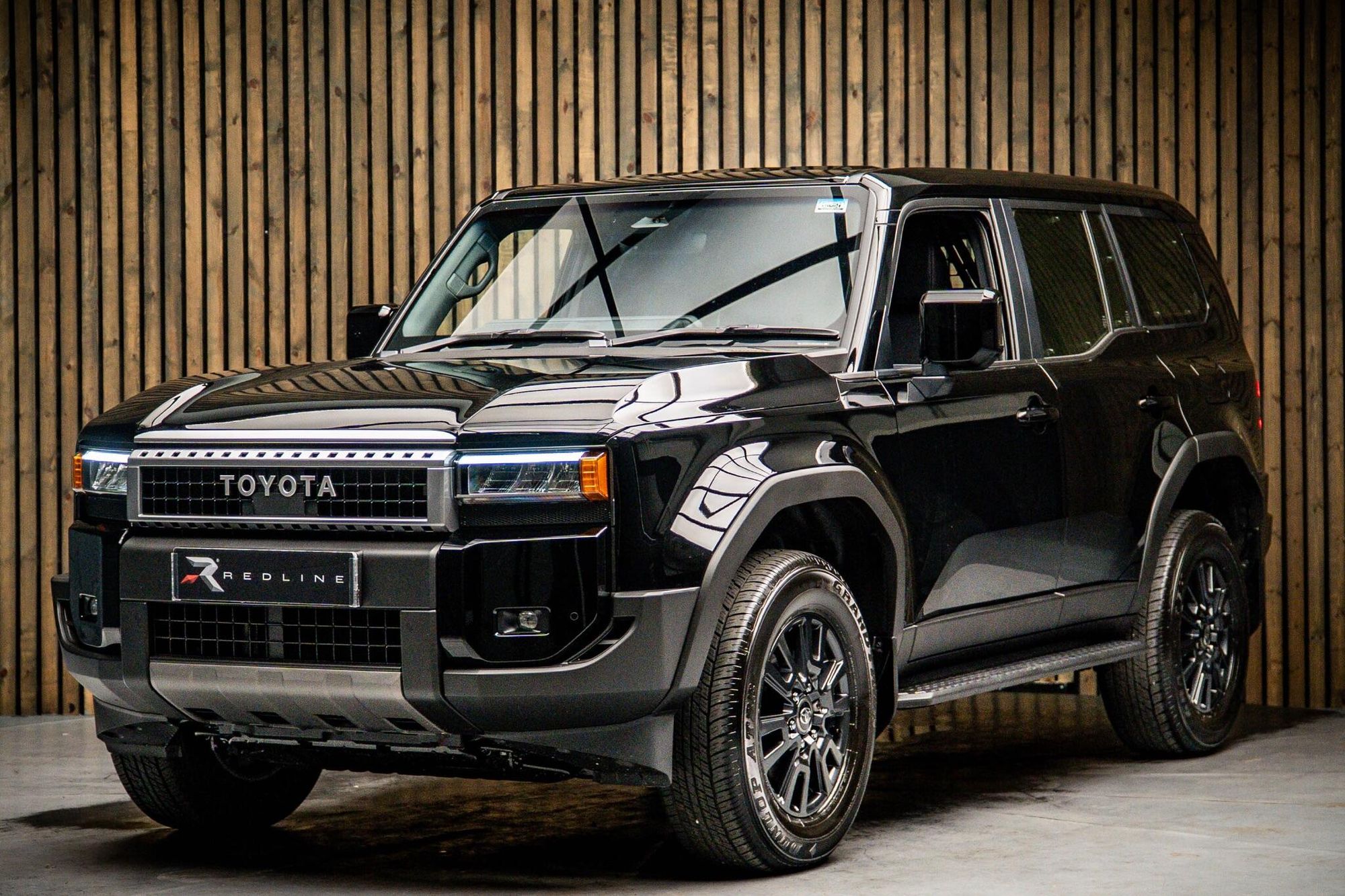 TOYOTA LAND CRUISER DIESEL SW 2.8 D-4D 204 Invincible 5dr Auto 7 Seats for sale UK - Slide 8